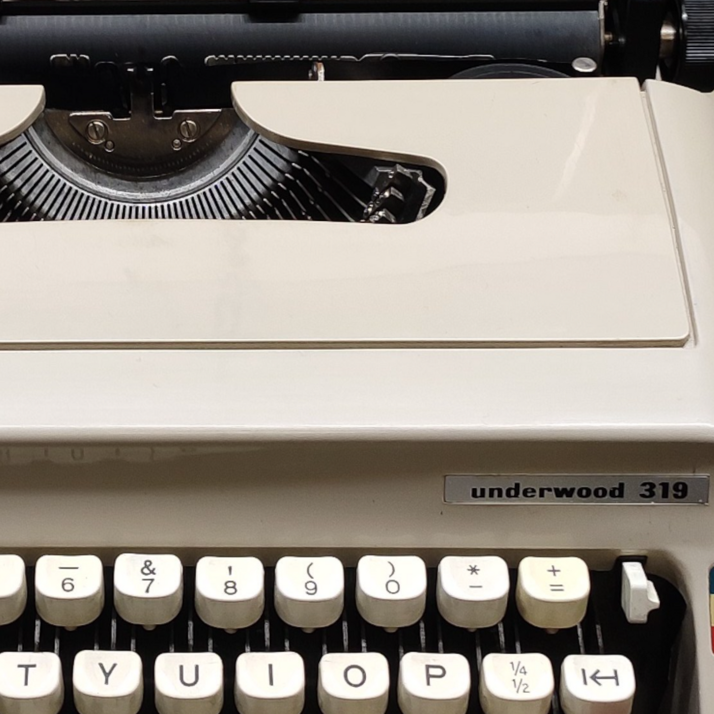 Image of Underwood 319 Typewriter. Available from universaltypewritercompany.in