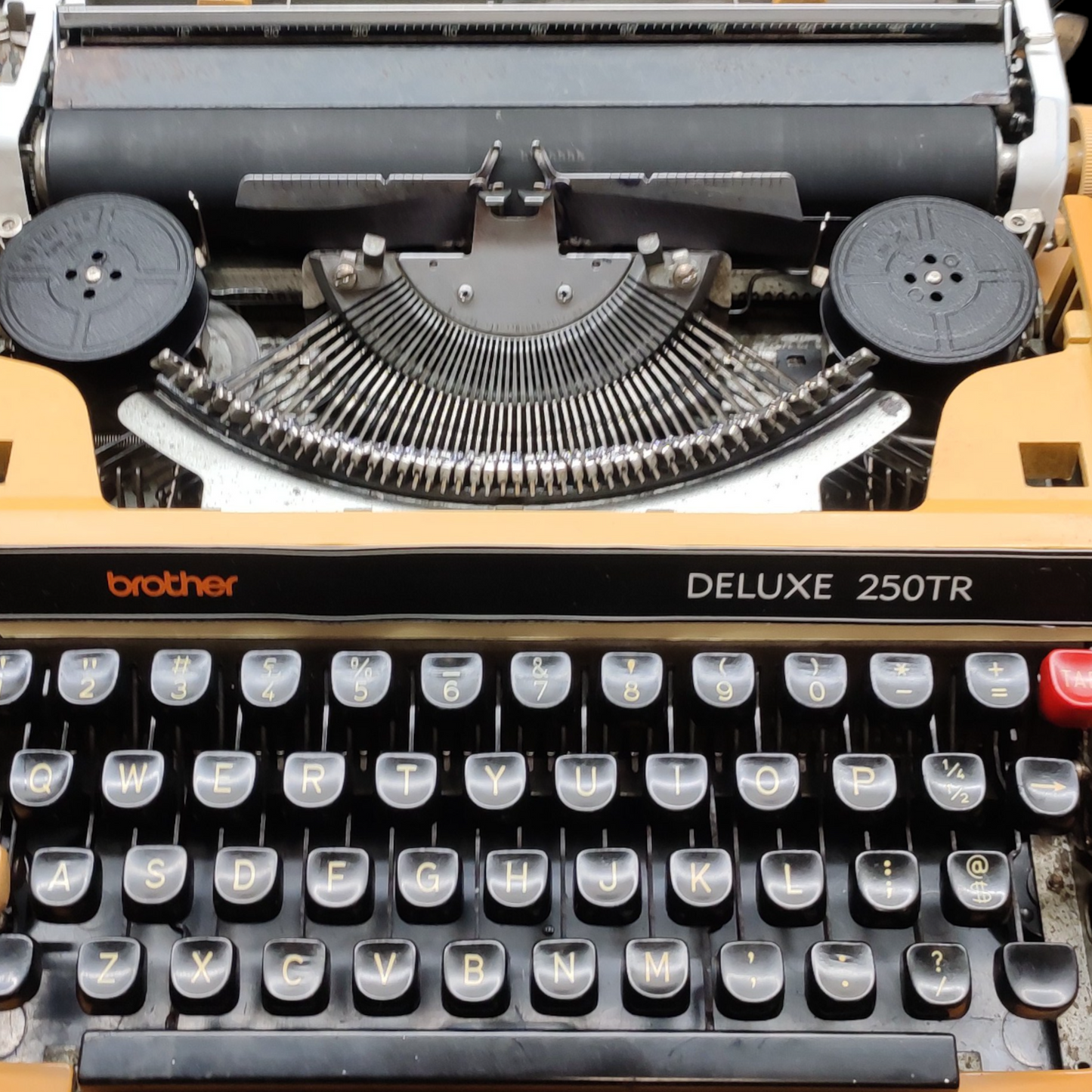 Image of Brother 250 DX Typewriter. Available from universaltypewritercompany.in