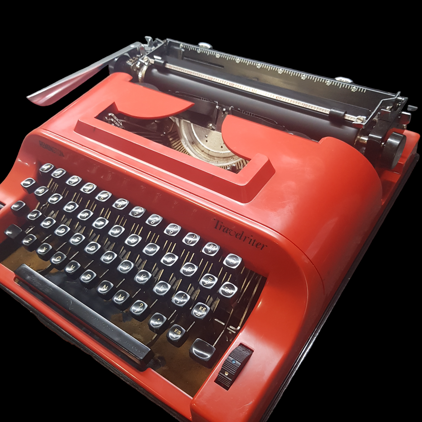 Image of Remington Travelriter Typewriter. Portable Typewriter. Made in Fibre. Available with Black Carry Cover from universaltypewritercompany.in