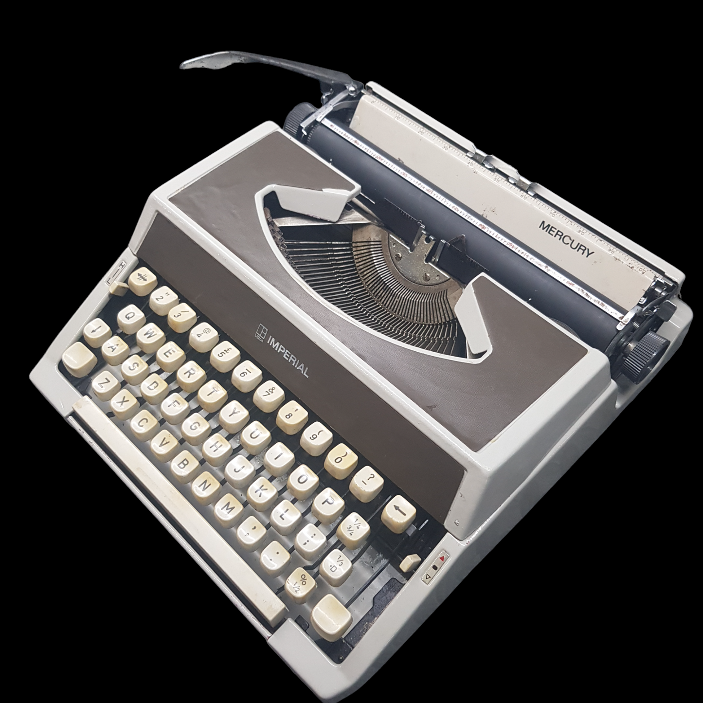 Image of Imperial Typewriter. Portable Typewriter. Made in Japan. Available from universaltypewritercompany.in