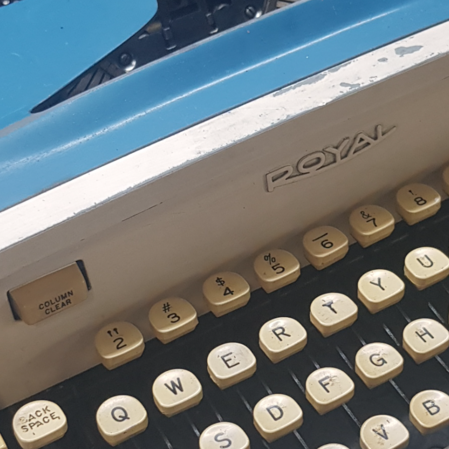 Image of Royal Safari Typewriter. A mid Size Rare Portable Typewriter. Made in the USA. Available from Universal Typewriter Company.