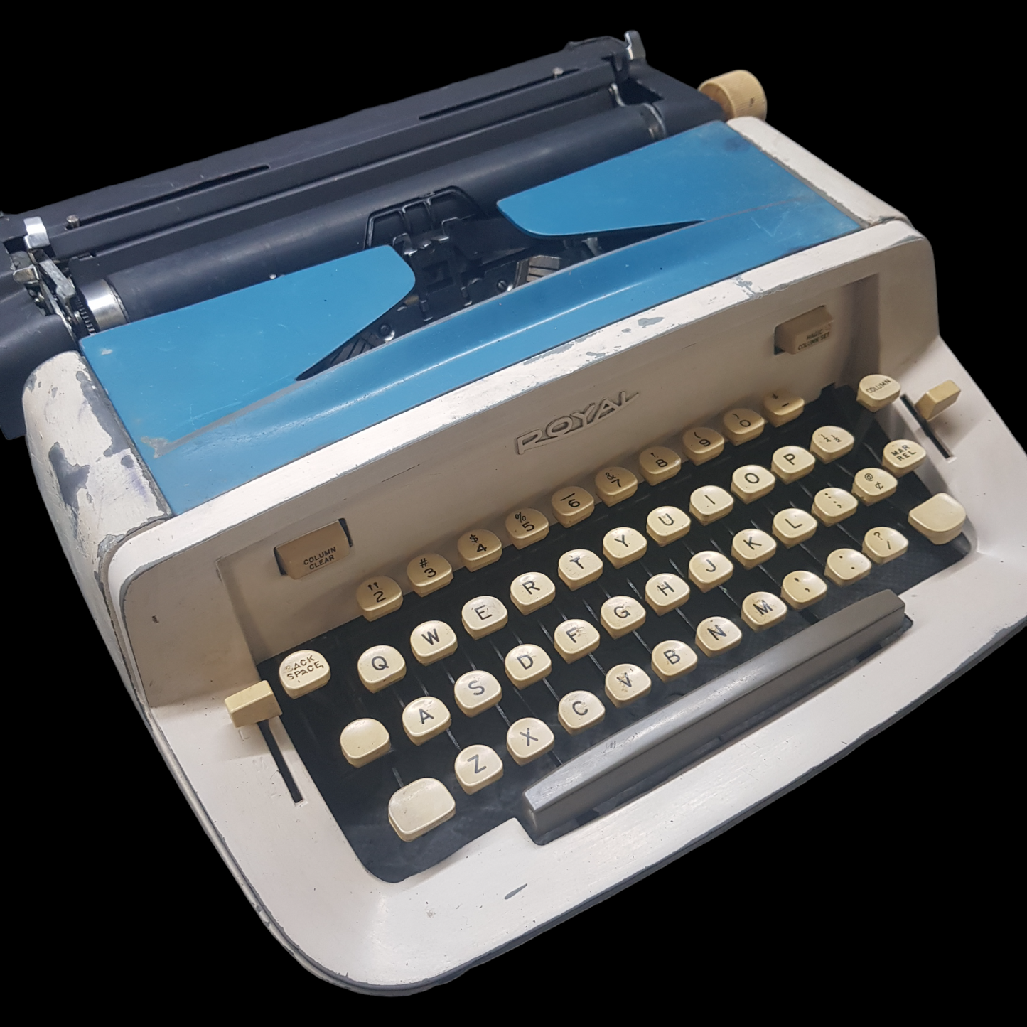 Image of Royal Safari Typewriter. A mid Size Rare Portable Typewriter. Made in the USA. Available from Universal Typewriter Company.