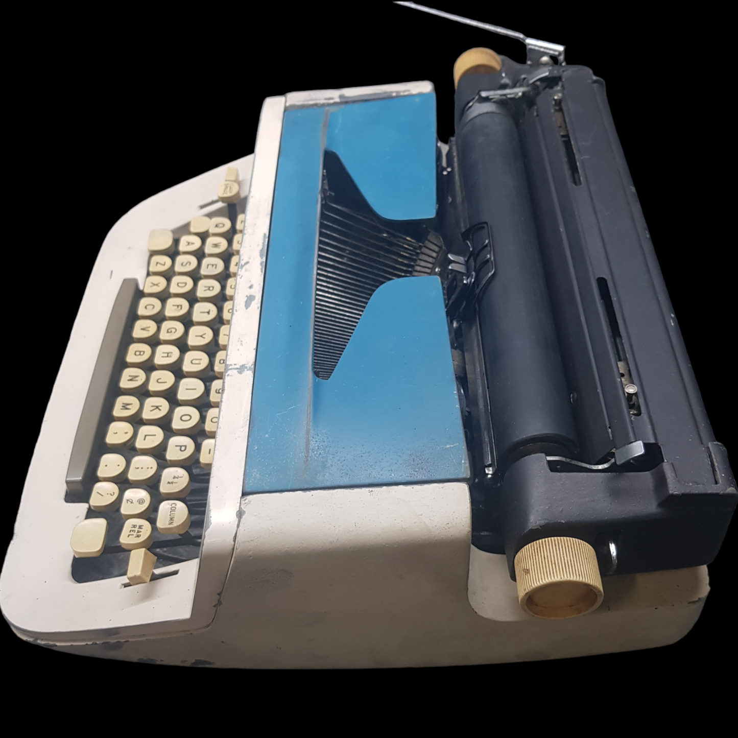 Image of Royal Safari Typewriter. A mid Size Rare Portable Typewriter. Made in the USA. Available from Universal Typewriter Company.