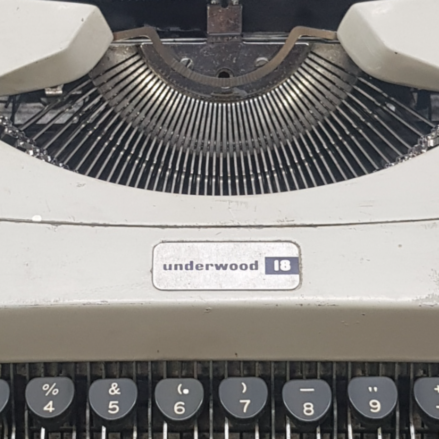 Image of Underwood 18 Typewriter. Almost smallest portable typewriter. Made in Italy. Available from universaltypewritercompany.in.