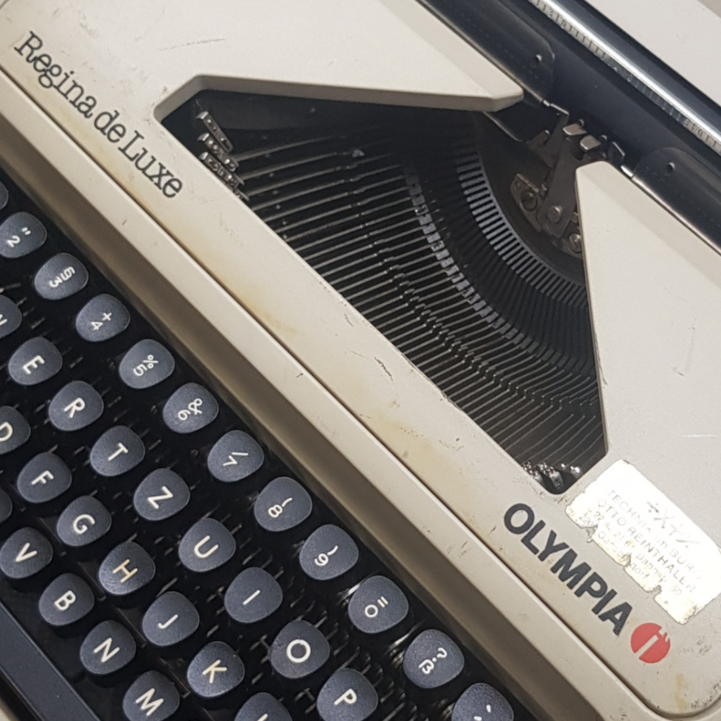 Image of Olympia Regina DLX Typewriter. A Midsize Portable Typewriter. Made in Germany. Fibre Body. Available from universaltypewritercompany.in.