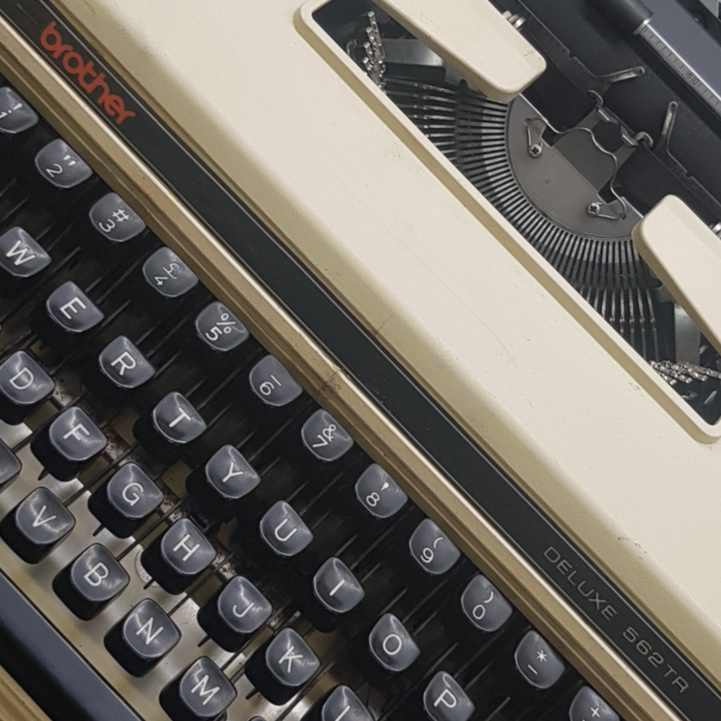 Image of Brother 562 TR Typewriter. Portable Typewriter. Fibre Body with TAB. Made in Japan. Available from universaltypewritercompany.in.