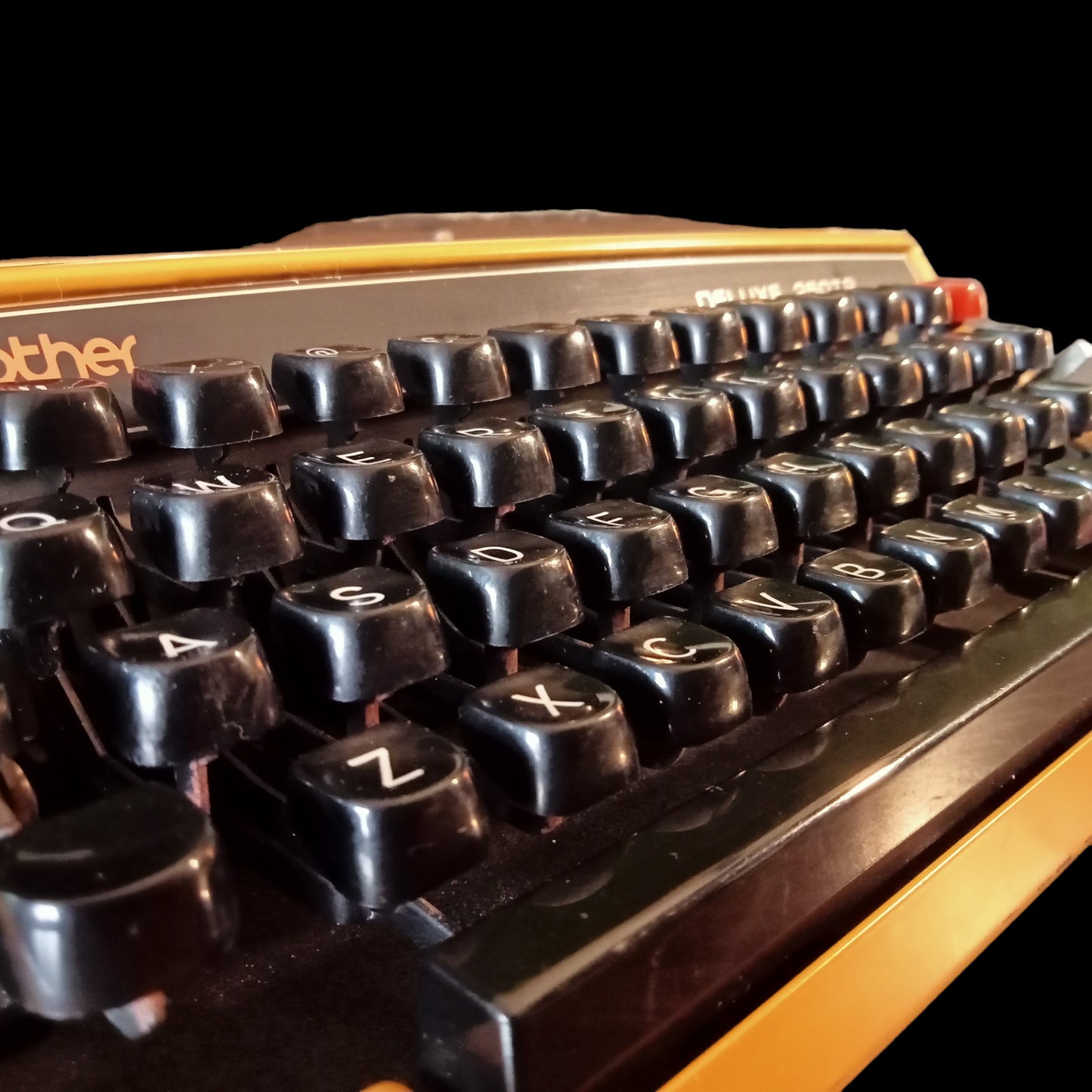 Image of Brother Deluxe 250TR Typewriter. Available from universaltypewritercompany.in