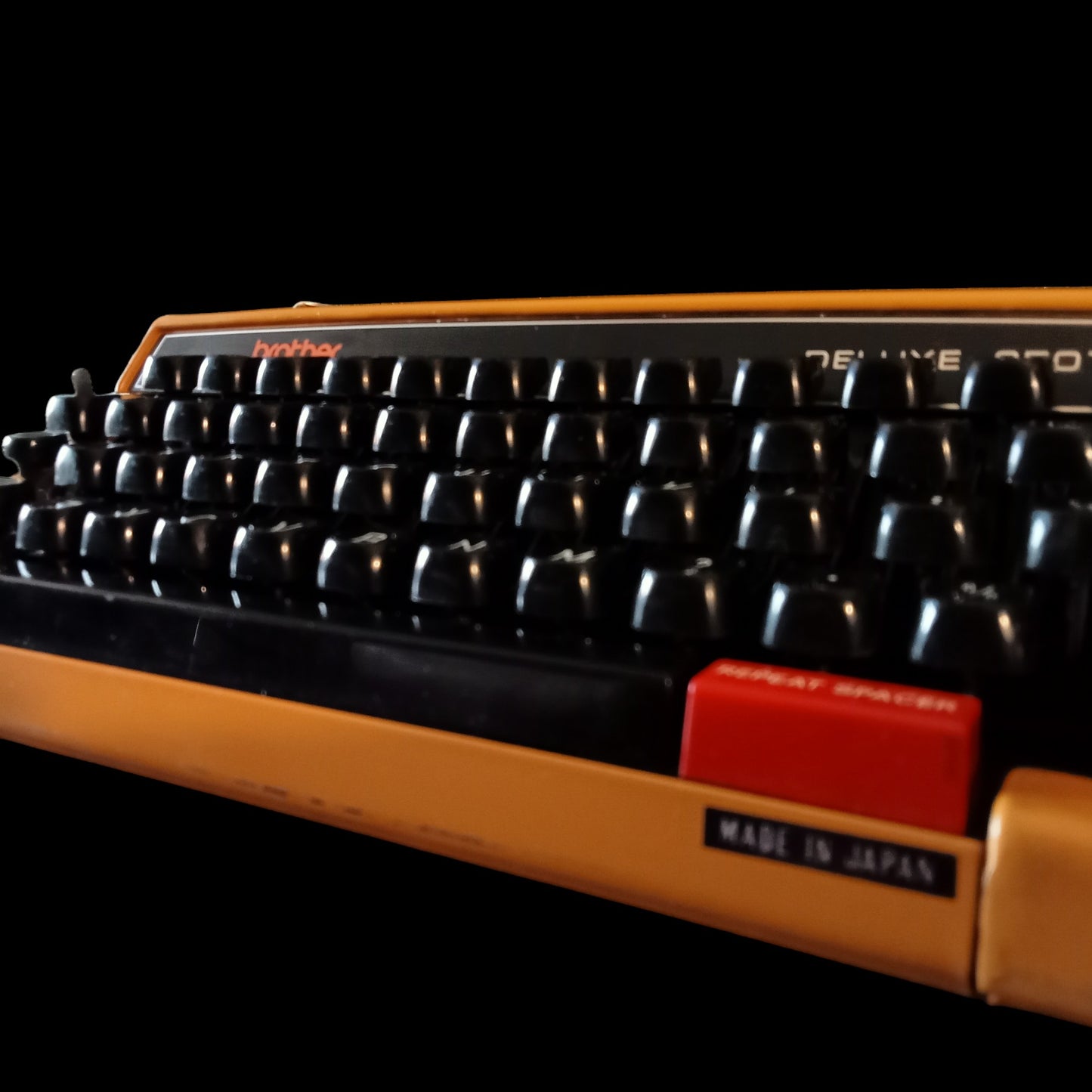 Image of Brother Deluxe 250TR Typewriter. Available from universaltypewritercompany.in