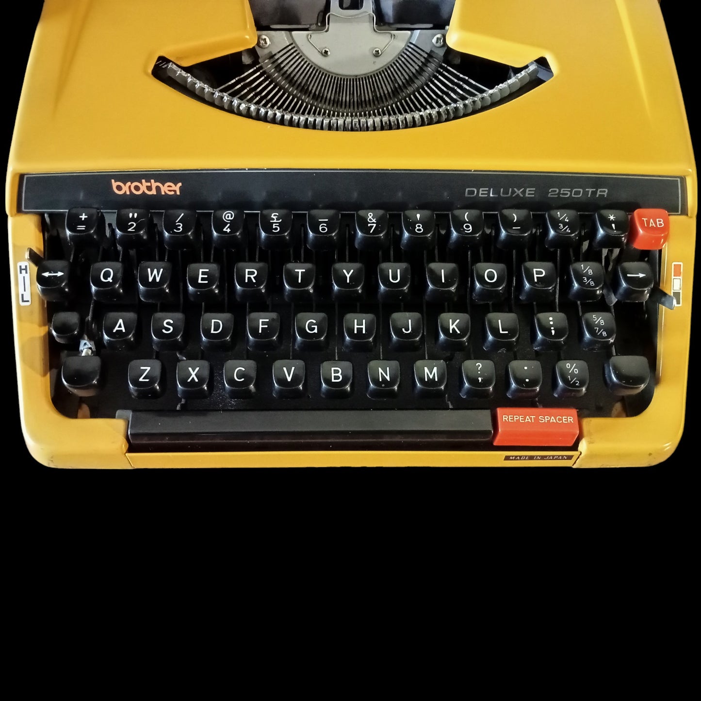 Image of Brother Deluxe 250TR Typewriter. Available from universaltypewritercompany.in