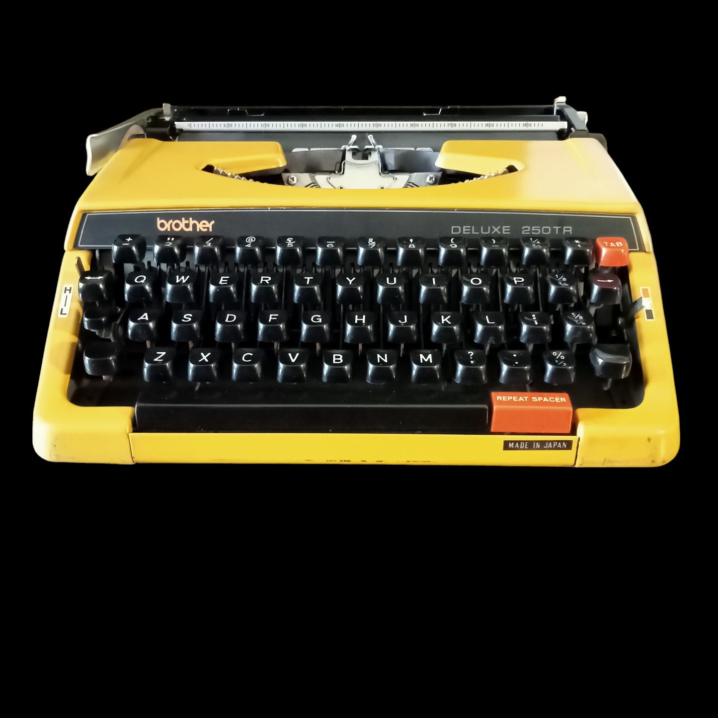 Image of Brother Deluxe 250TR Typewriter. Available from universaltypewritercompany.in