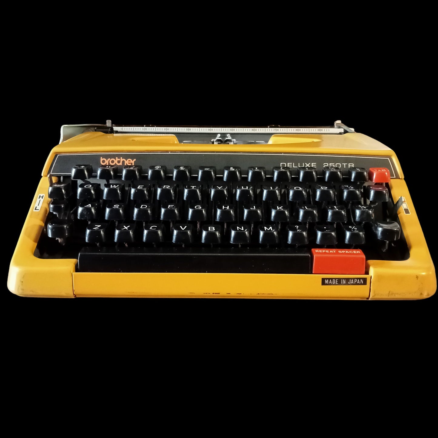 Image of Brother Deluxe 250TR Typewriter. Available from universaltypewritercompany.in