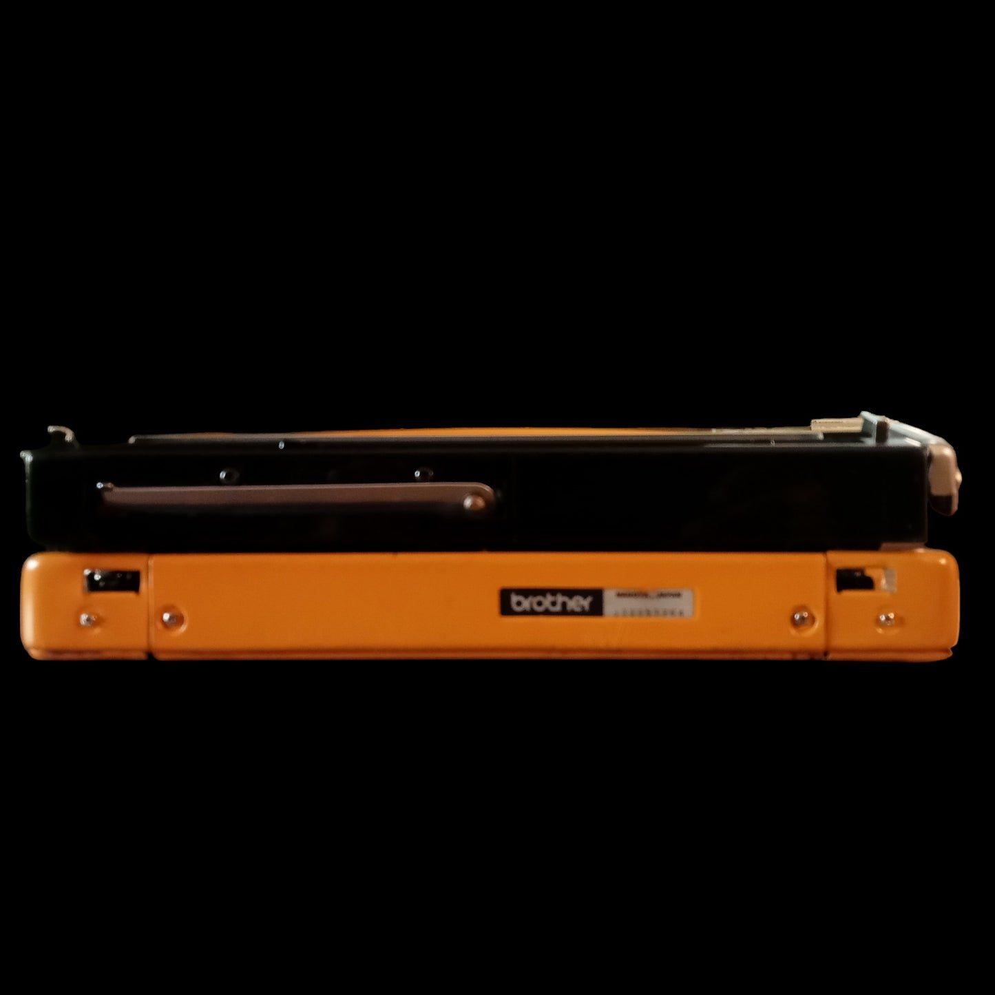 Image of Brother Deluxe 250TR Typewriter. Available from universaltypewritercompany.in