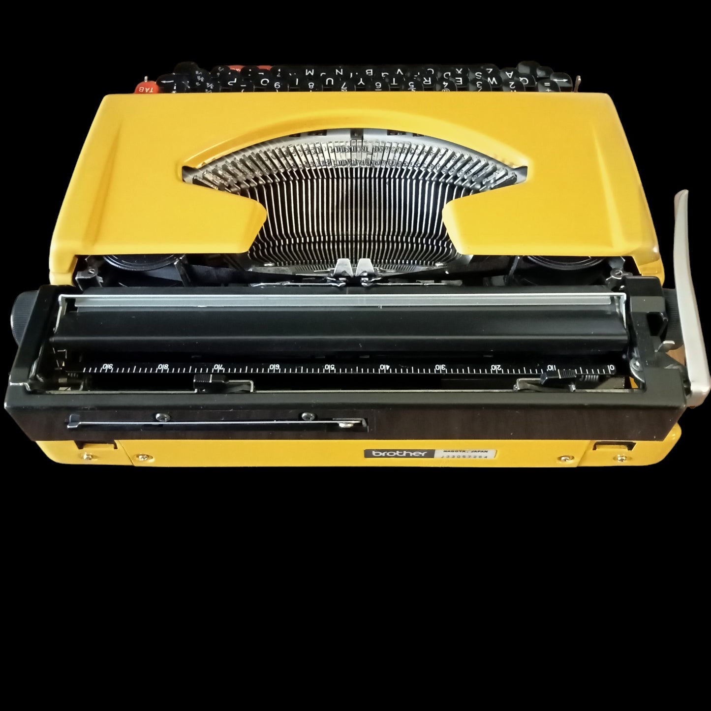 Image of Brother Deluxe 250TR Typewriter. Available from universaltypewritercompany.in