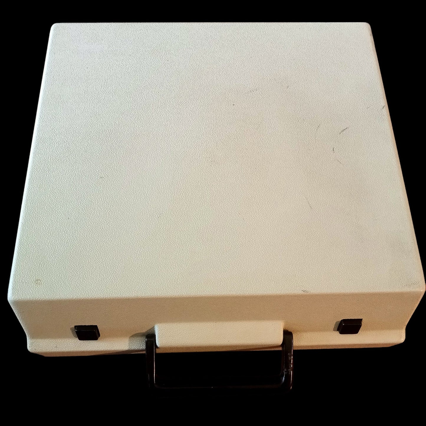 Image of Olympia Traveller De Luxe Typewriter. Available from universaltypewritercompany.in