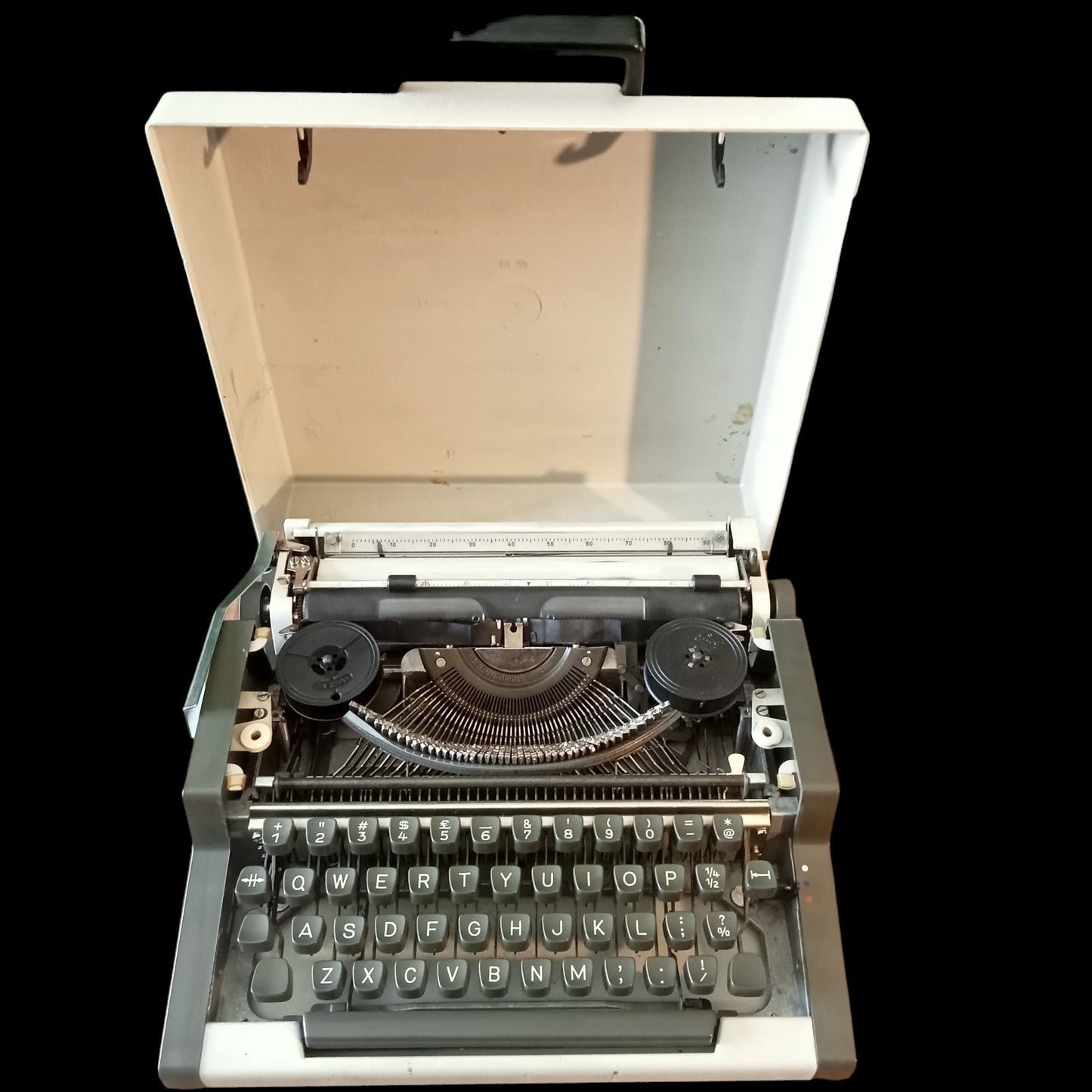 Image of Olympia Traveller De Luxe Typewriter. Available from universaltypewritercompany.in