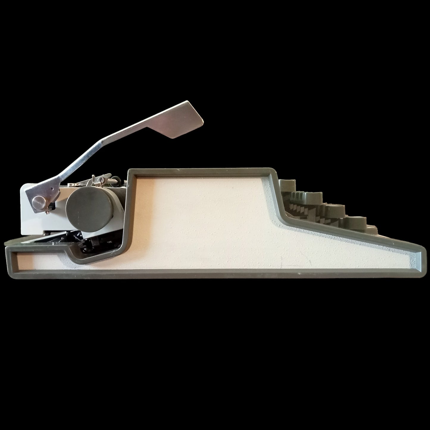 Image of Olympia Traveller De Luxe Typewriter. Available from universaltypewritercompany.in