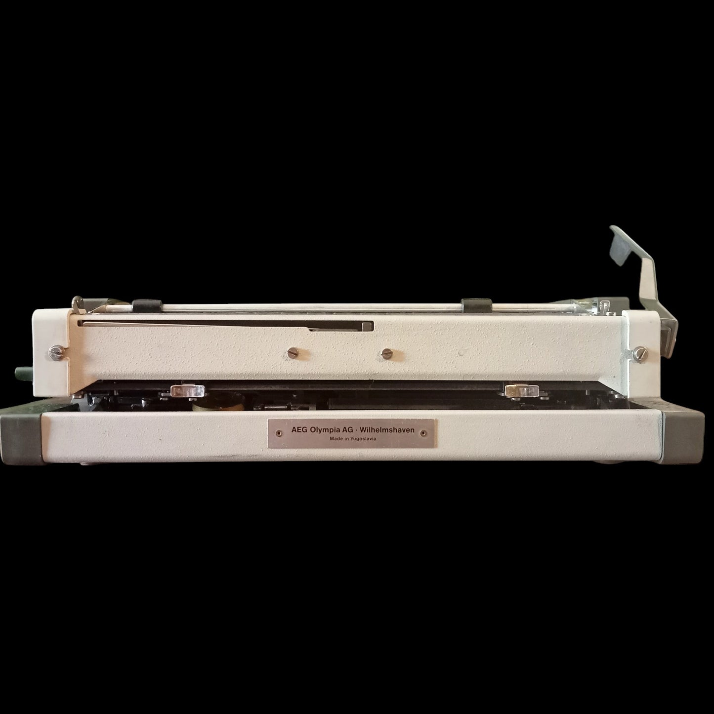 Image of Olympia Traveller De Luxe Typewriter. Available from universaltypewritercompany.in
