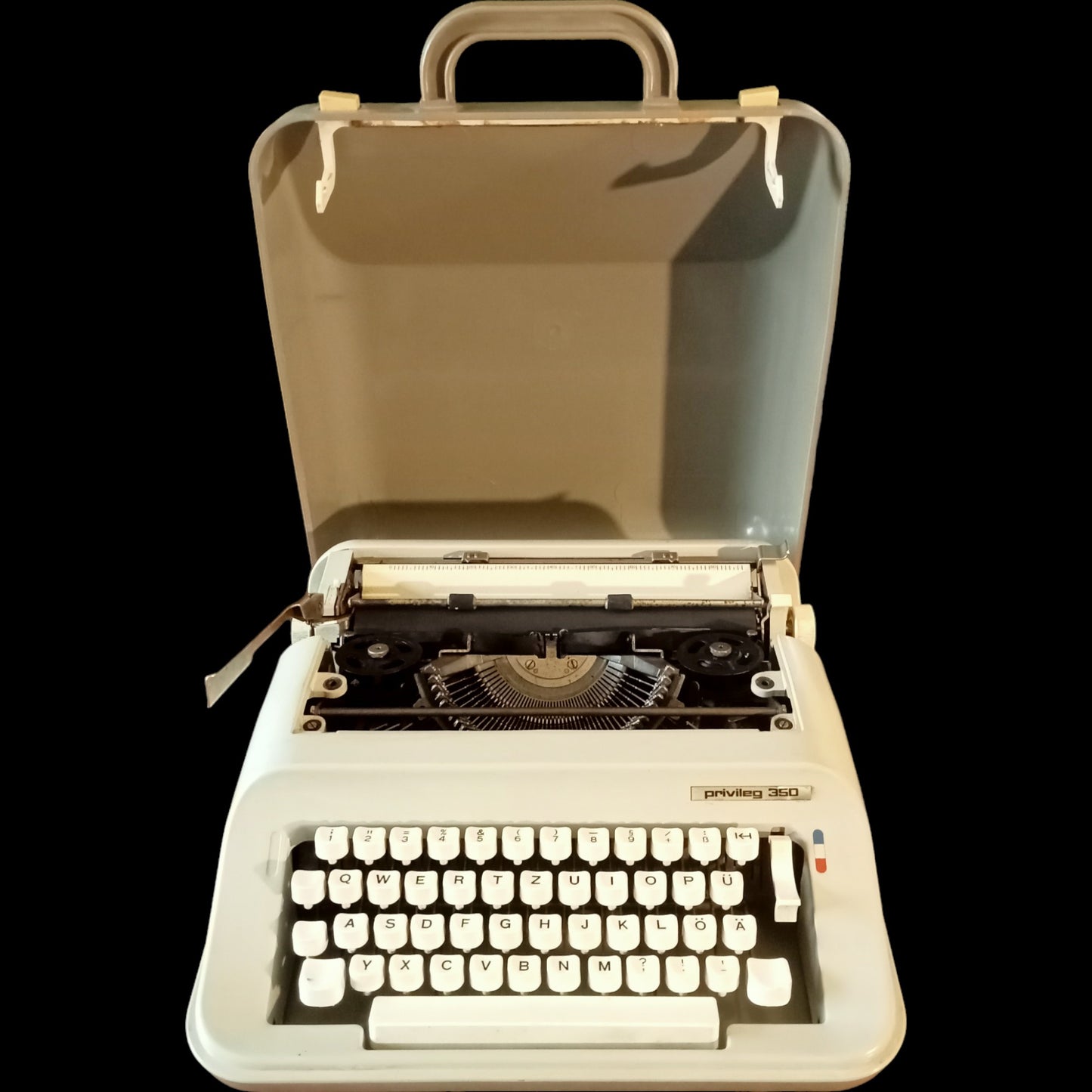Image of Privileg 350 Typewriter. Available from universaltypewritercompany.in