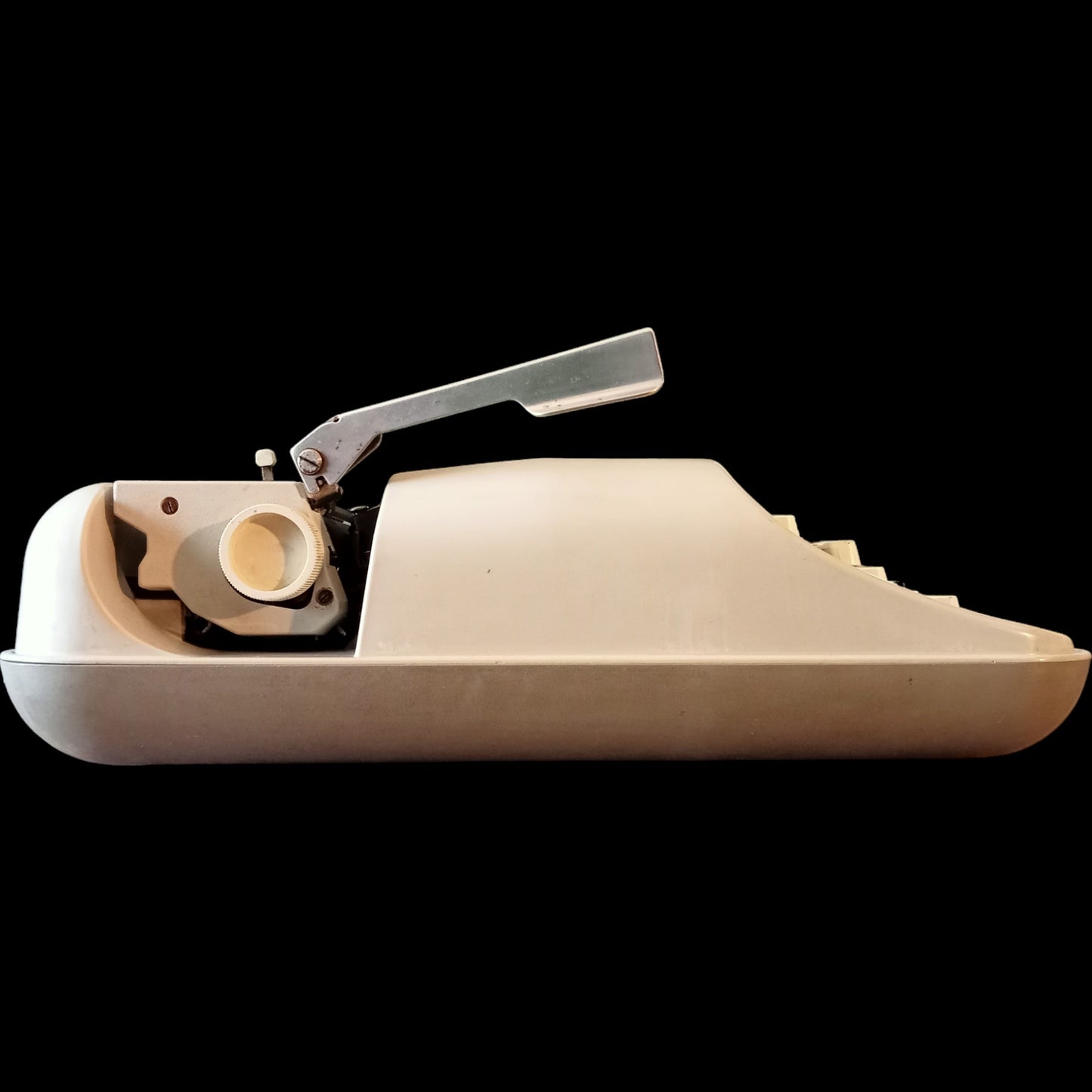 Image of Privileg 350 Typewriter. Available from universaltypewritercompany.in