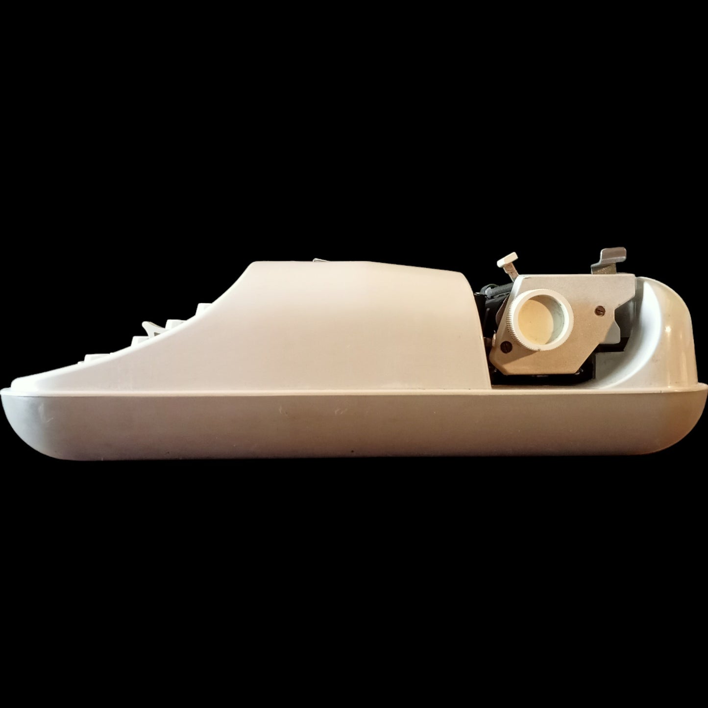 Image of Privileg 350 Typewriter. Available from universaltypewritercompany.in