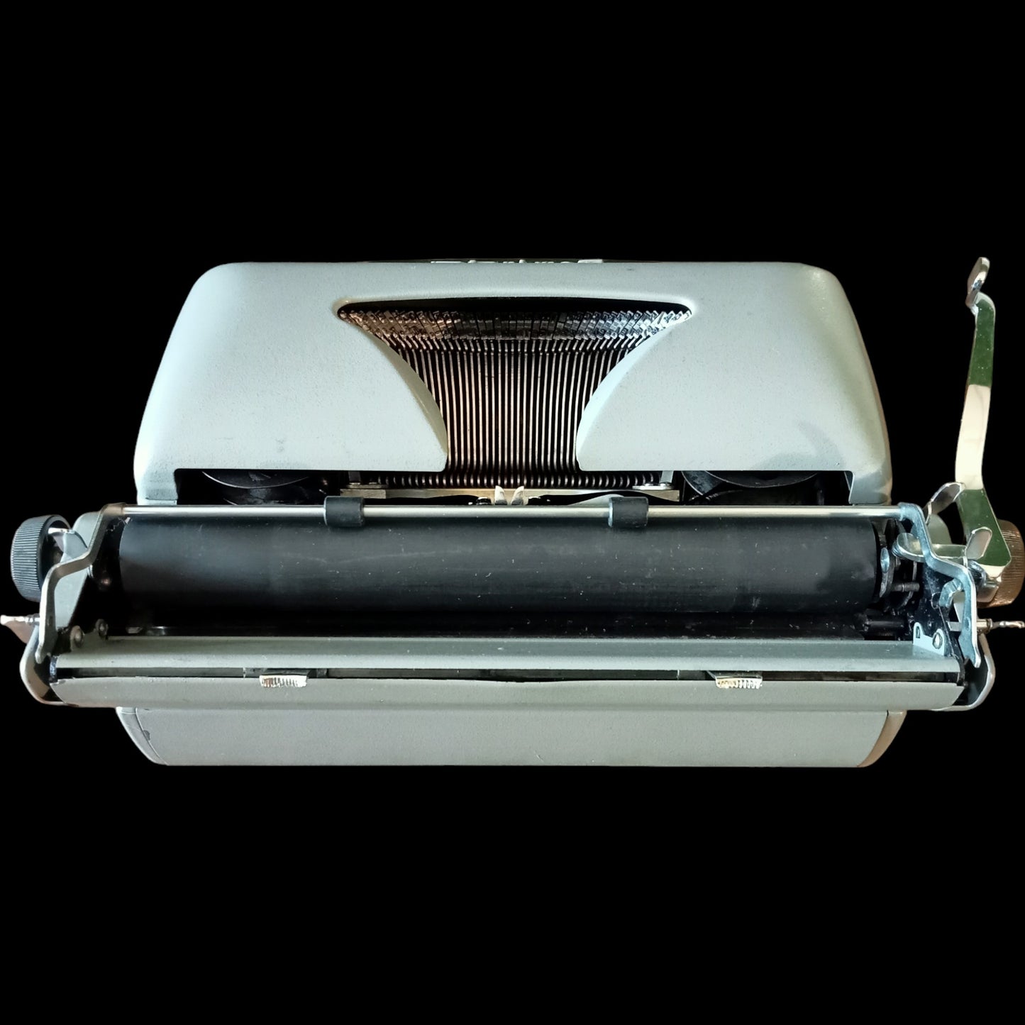 Image of Remington TR Old Model Typewriter. Available from universaltypewritercompany.in