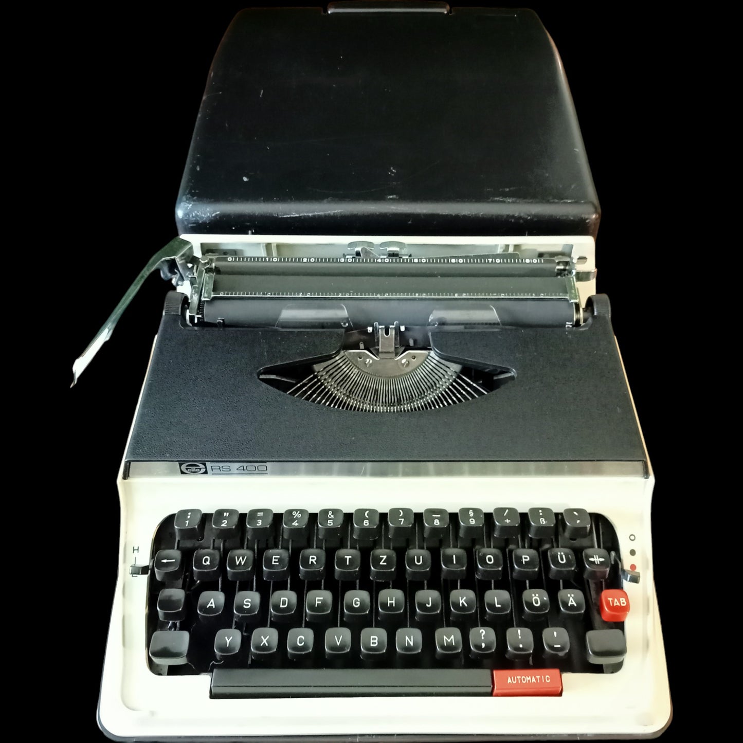 Image of Elite RS 400 QWERTZ keyboard Typewriter. Available from universaltypewritercompany.in