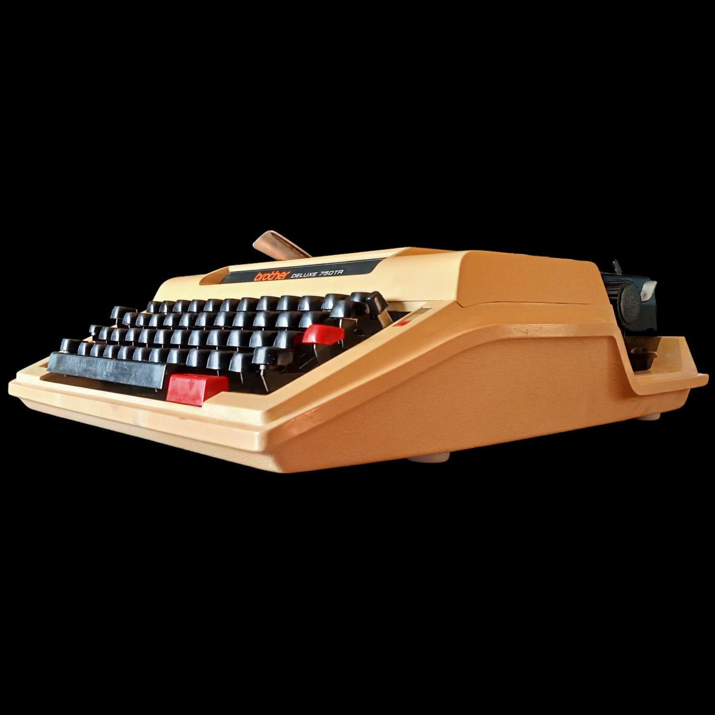 Image of Brother Deluxe 750TR Typewriter. Available from universaltypewritercompany.in