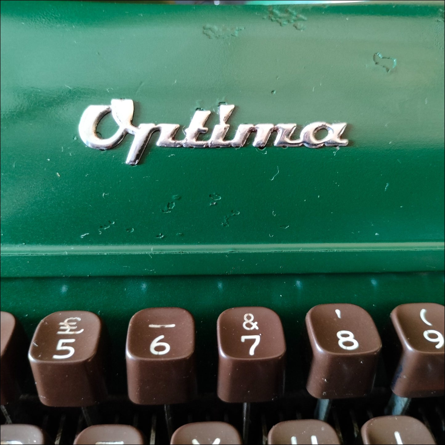 Image of Optima Typewriter. Available from universaltypewritercompany.in