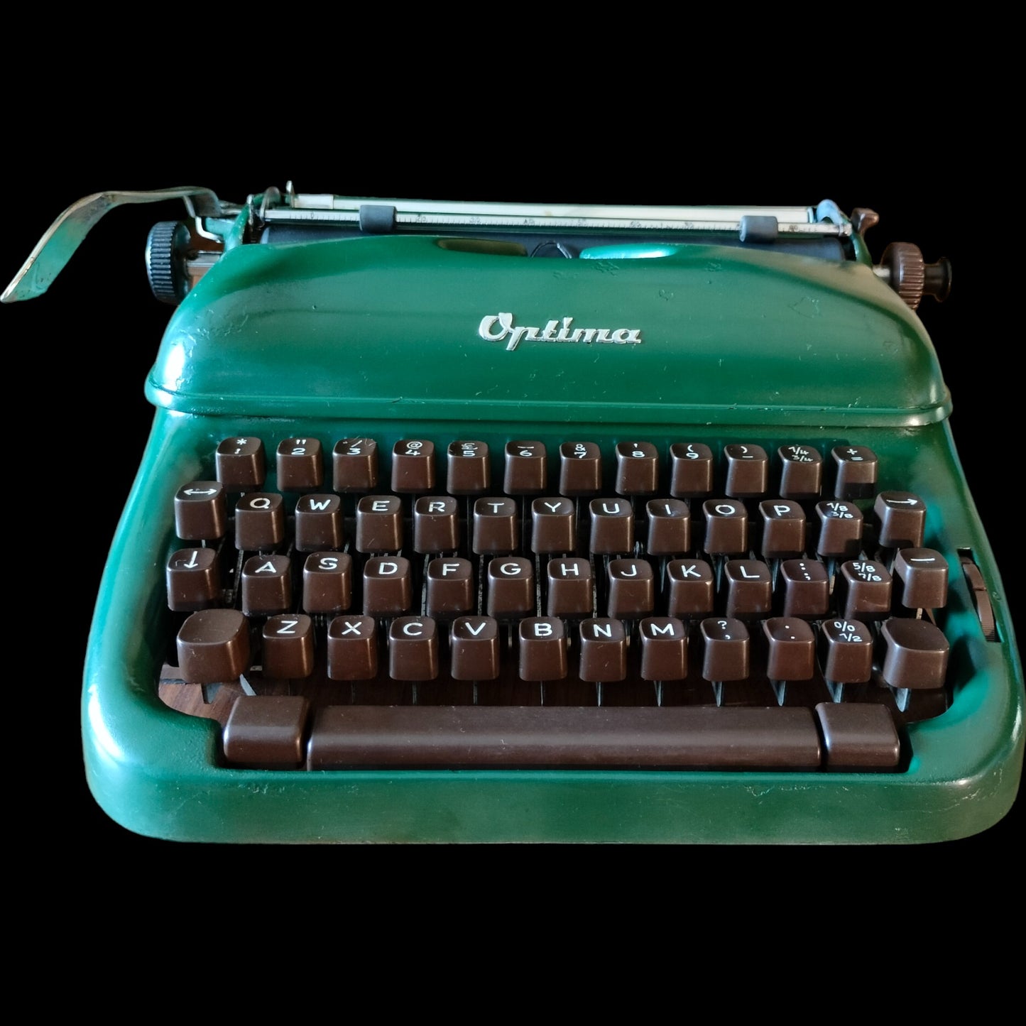 Image of Optima Typewriter. Available from universaltypewritercompany.in