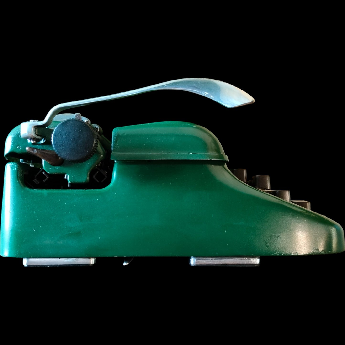 Image of Optima Typewriter. Available from universaltypewritercompany.in