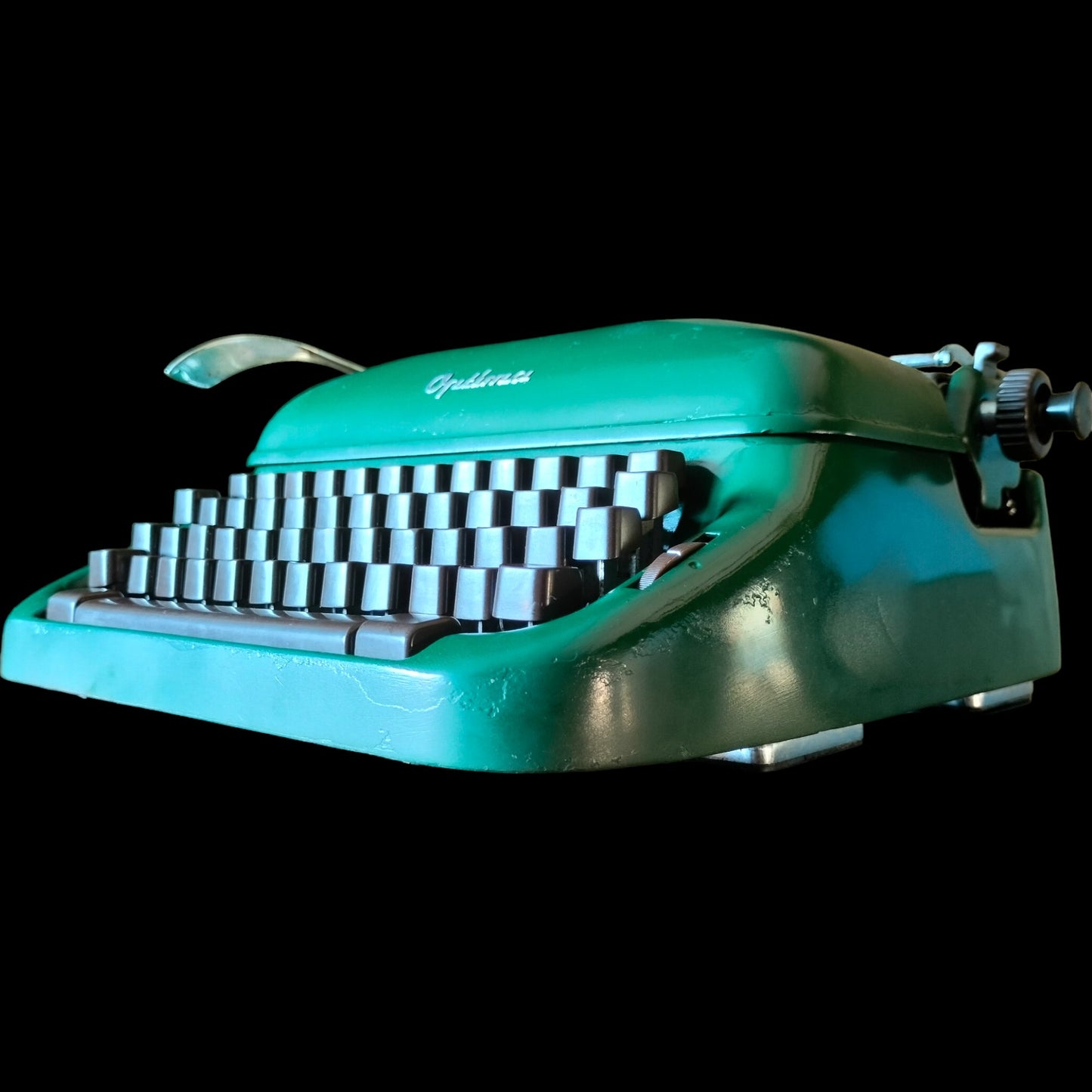 Image of Optima Typewriter. Available from universaltypewritercompany.in