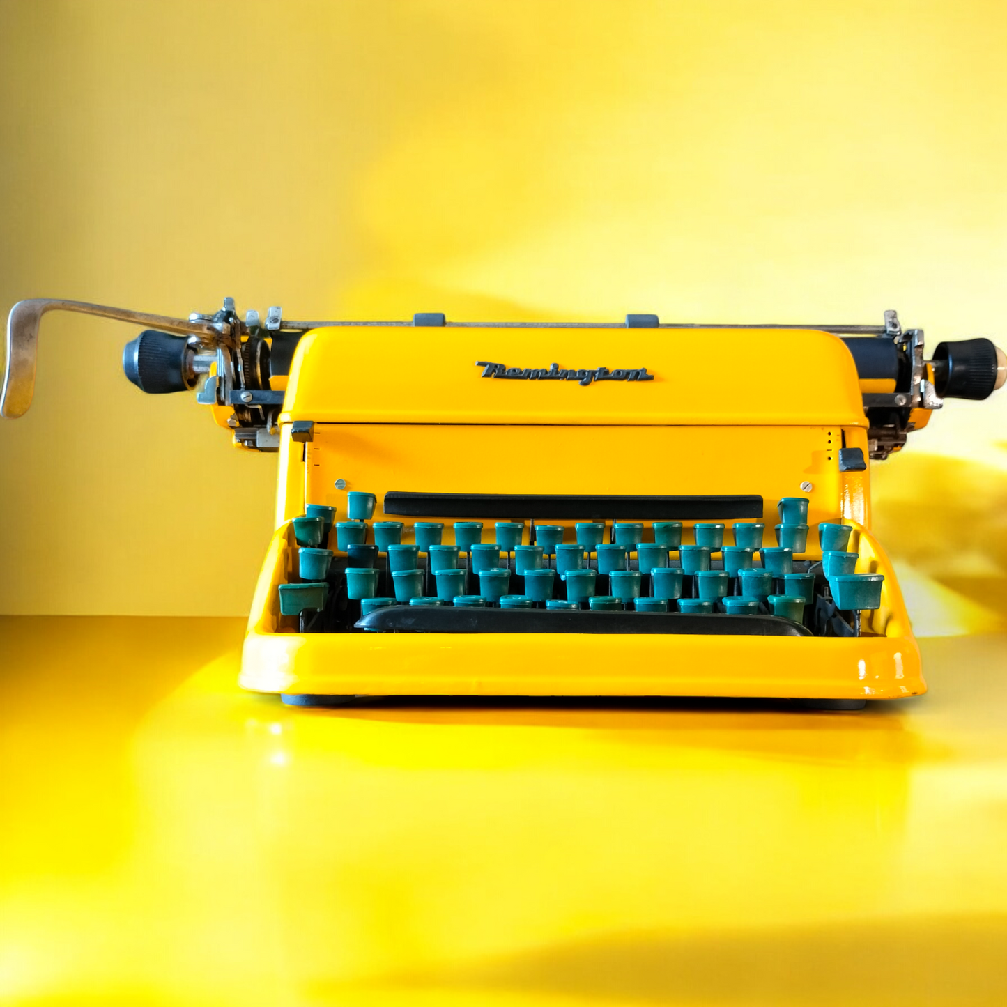 Image of Remington Super-Riter Desktop Typewriter. Available from universaltypewritercompany.in