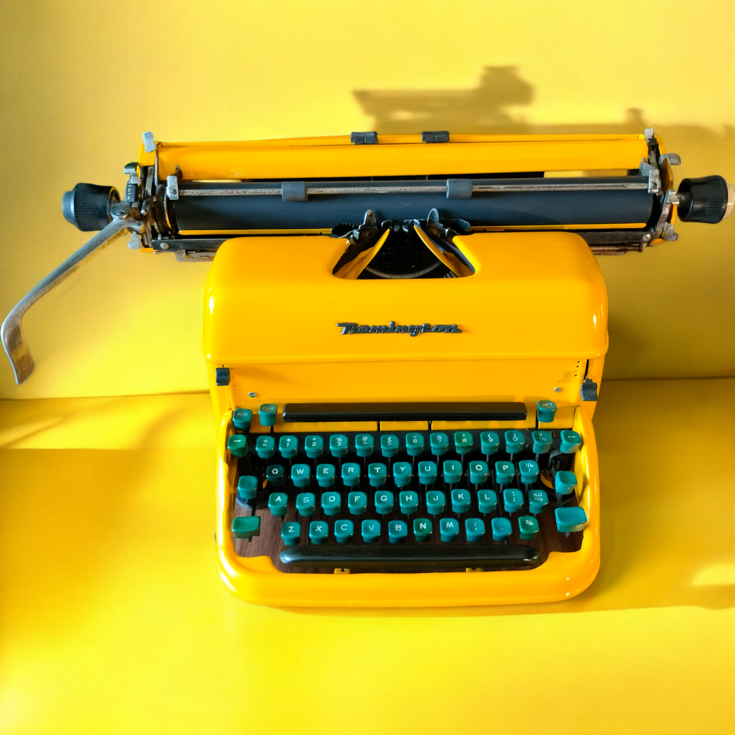 Image of Remington Super-Riter Desktop Typewriter. Available from universaltypewritercompany.in