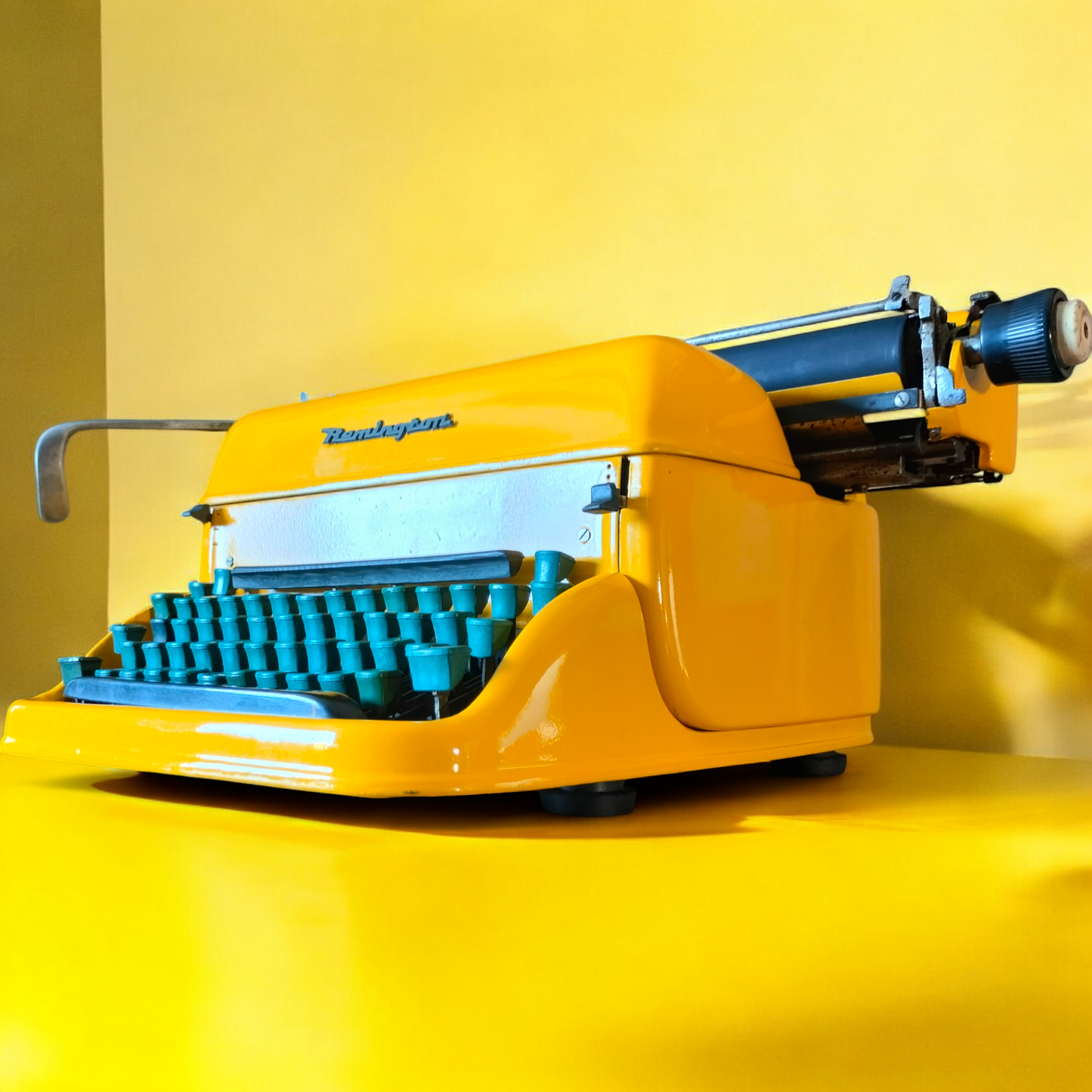 Image of Remington Super-Riter Desktop Typewriter. Available from universaltypewritercompany.in