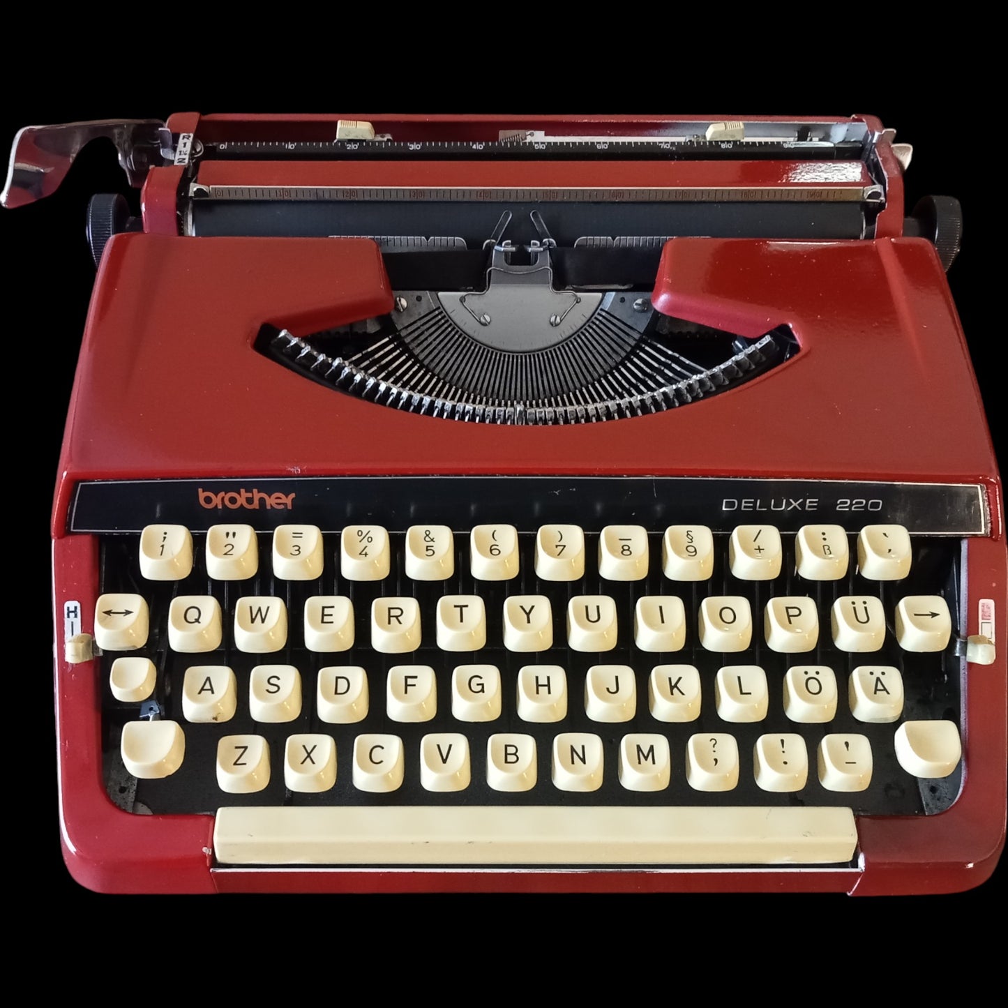Image of Brother Deluxe 220 Typewriter. Available from universaltypewritercompany.in