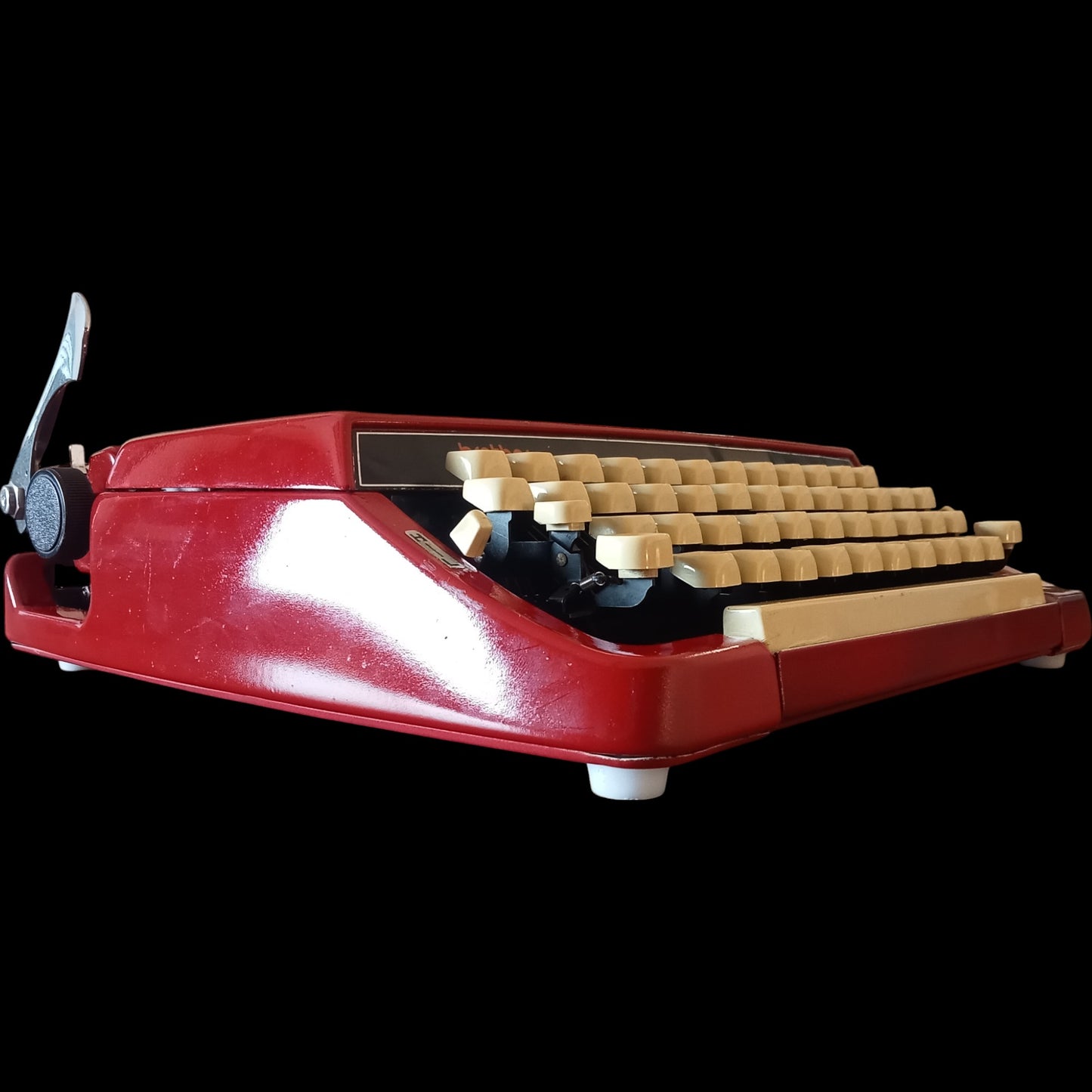 Image of Brother Deluxe 220 Typewriter. Available from universaltypewritercompany.in