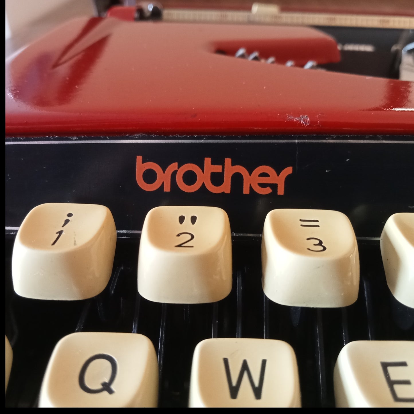 Image of Brother Deluxe 220 Typewriter. Available from universaltypewritercompany.in