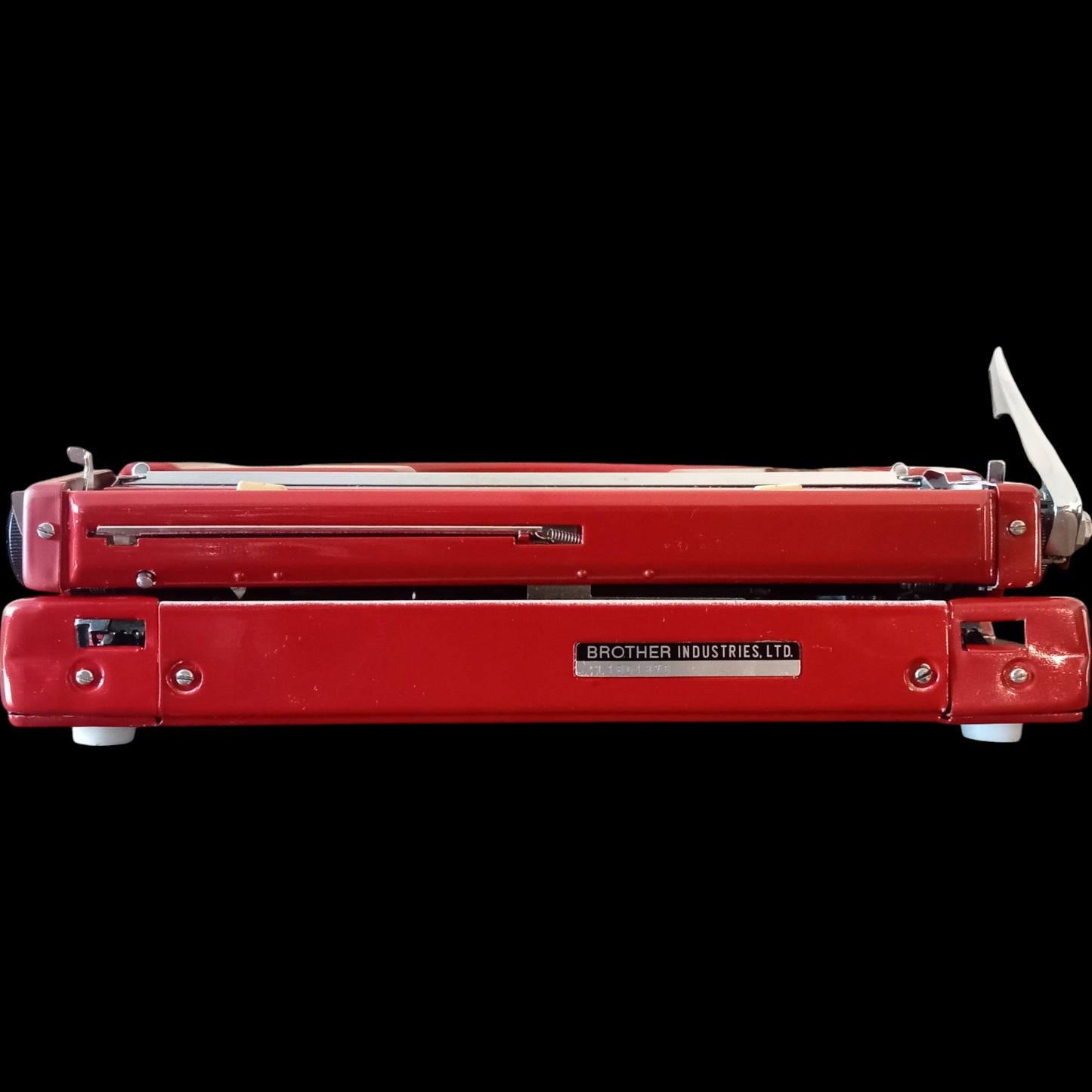 Image of Brother Deluxe 220 Typewriter. Available from universaltypewritercompany.in
