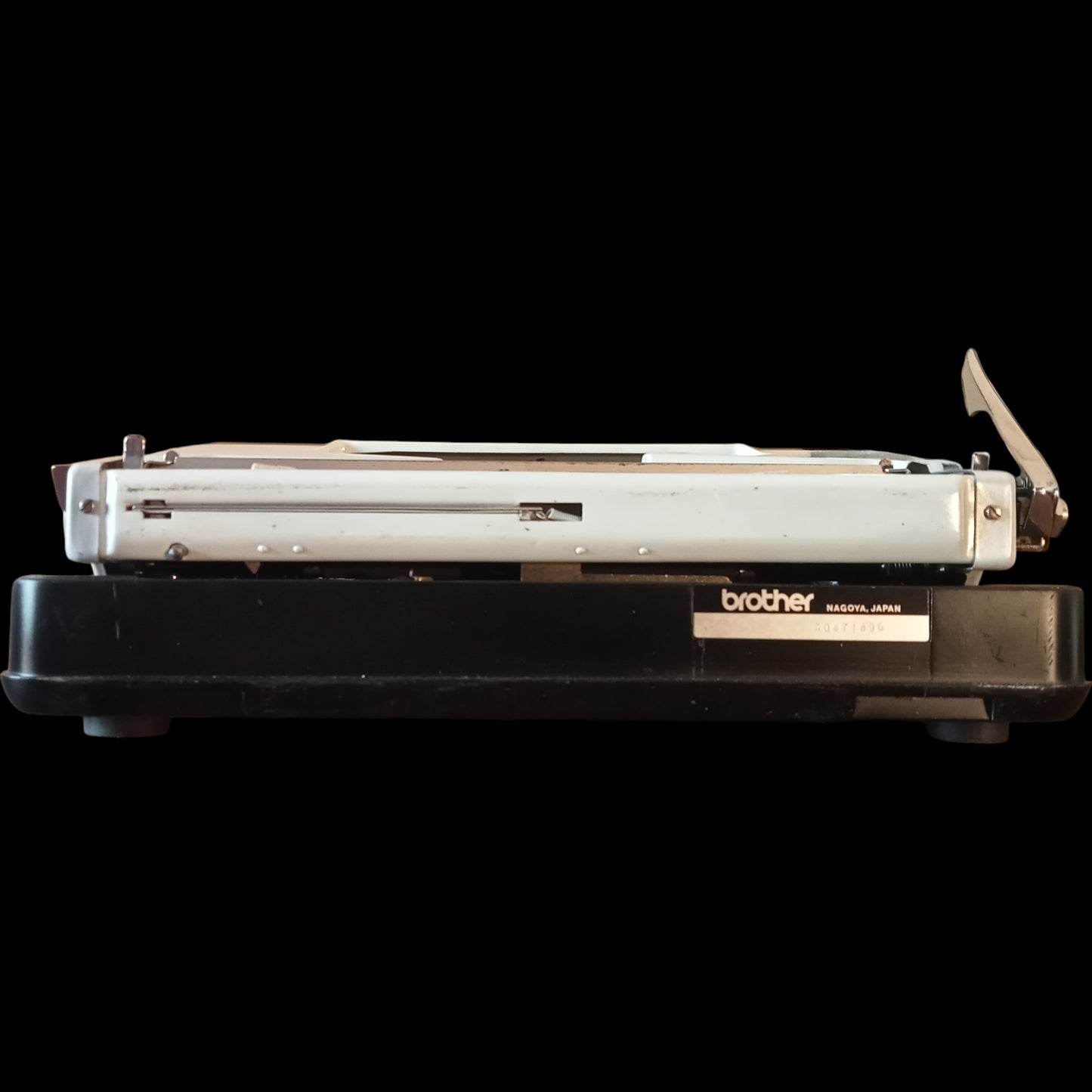 Image of Brother Deluxe 1350 Typewriter. Available from universaltypewritercompany.in
