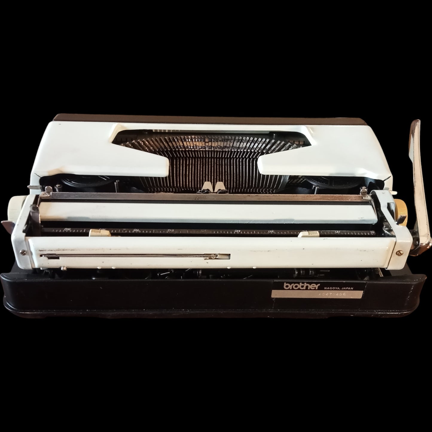 Image of Brother Deluxe 1350 Typewriter. Available from universaltypewritercompany.in