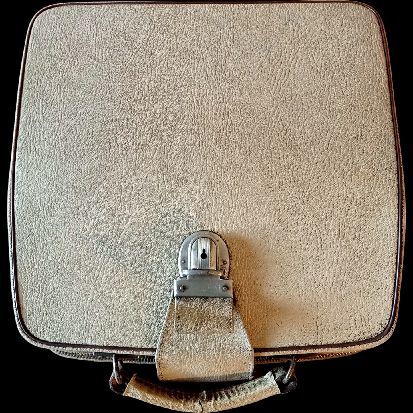 Image of Diplomat Super Typewriter. Available from universaltypewritercompany.in