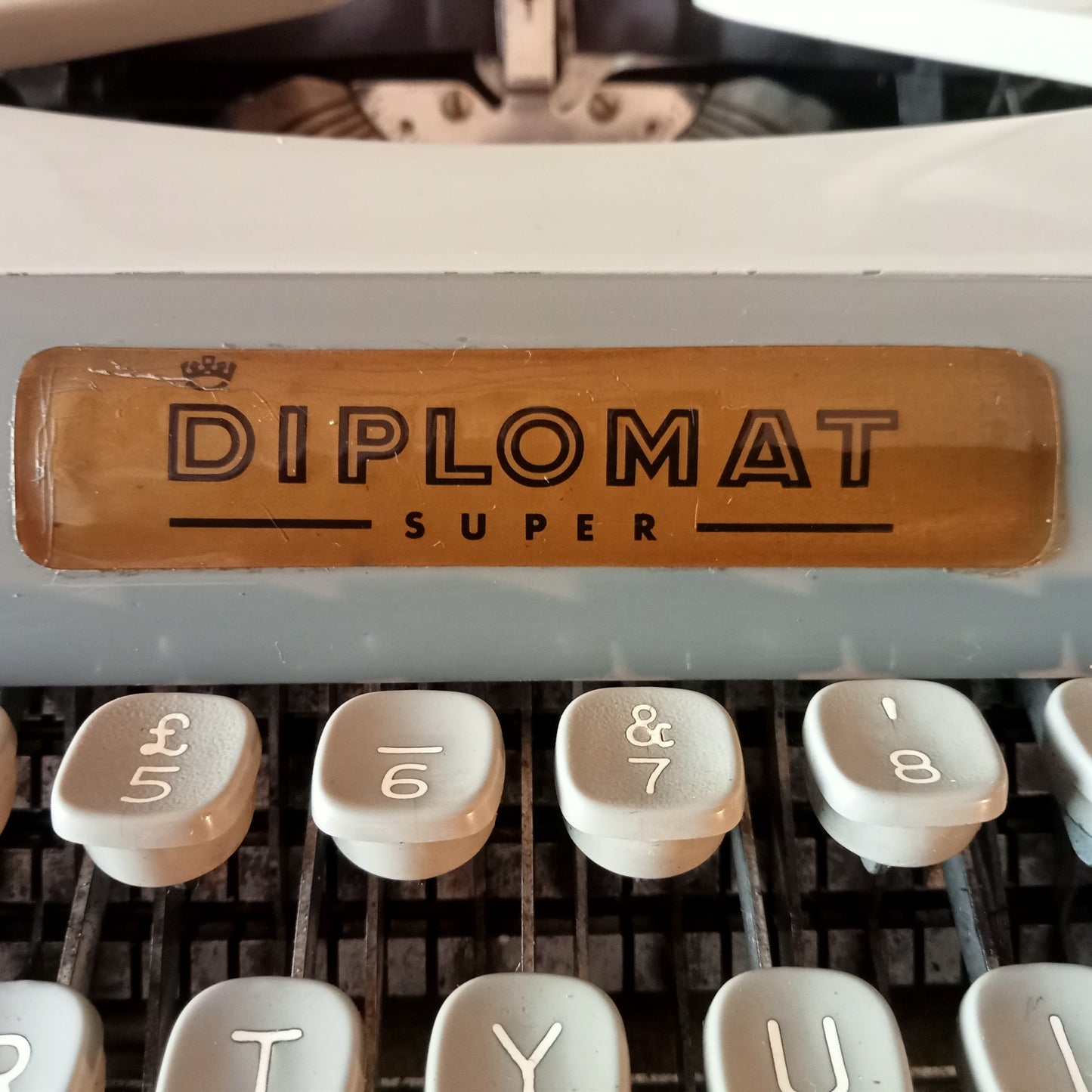 Image of Diplomat Super Typewriter. Available from universaltypewritercompany.in