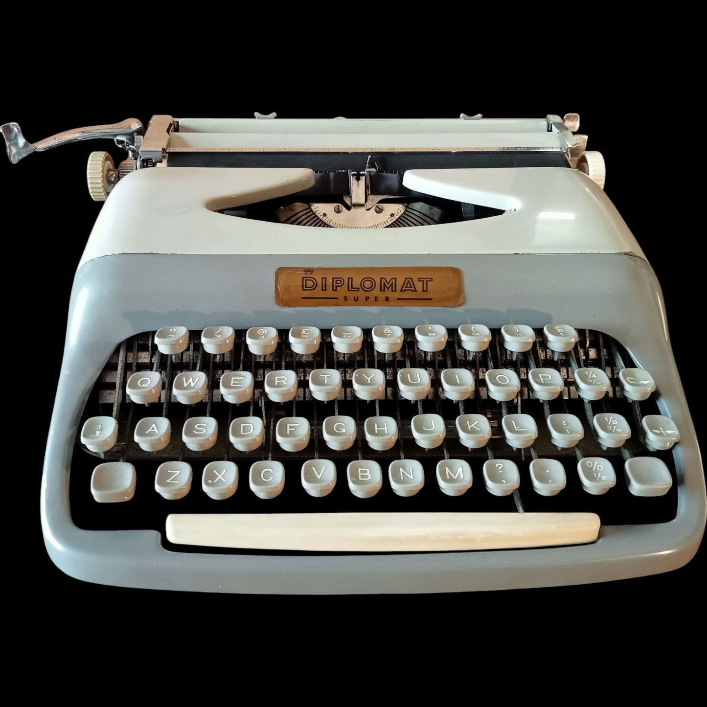 Image of Diplomat Super Typewriter. Available from universaltypewritercompany.in