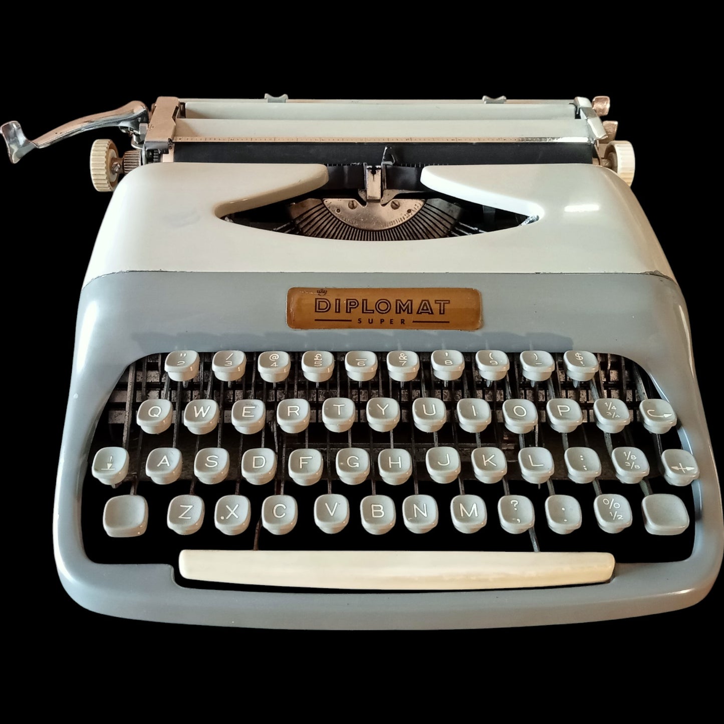 Image of Diplomat Super Typewriter. Available from universaltypewritercompany.in
