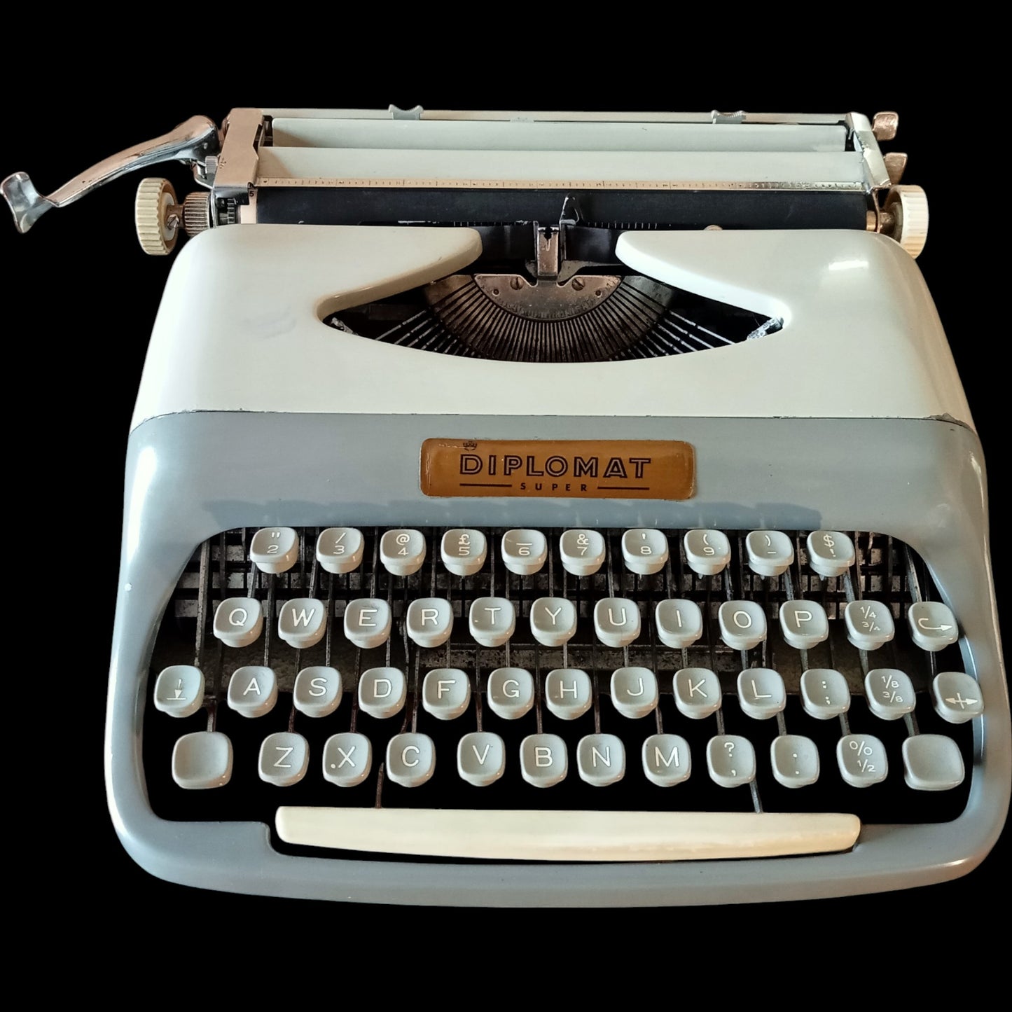 Image of Diplomat Super Typewriter. Available from universaltypewritercompany.in