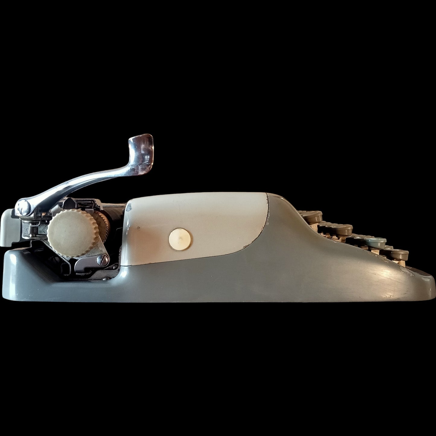 Image of Diplomat Super Typewriter. Available from universaltypewritercompany.in