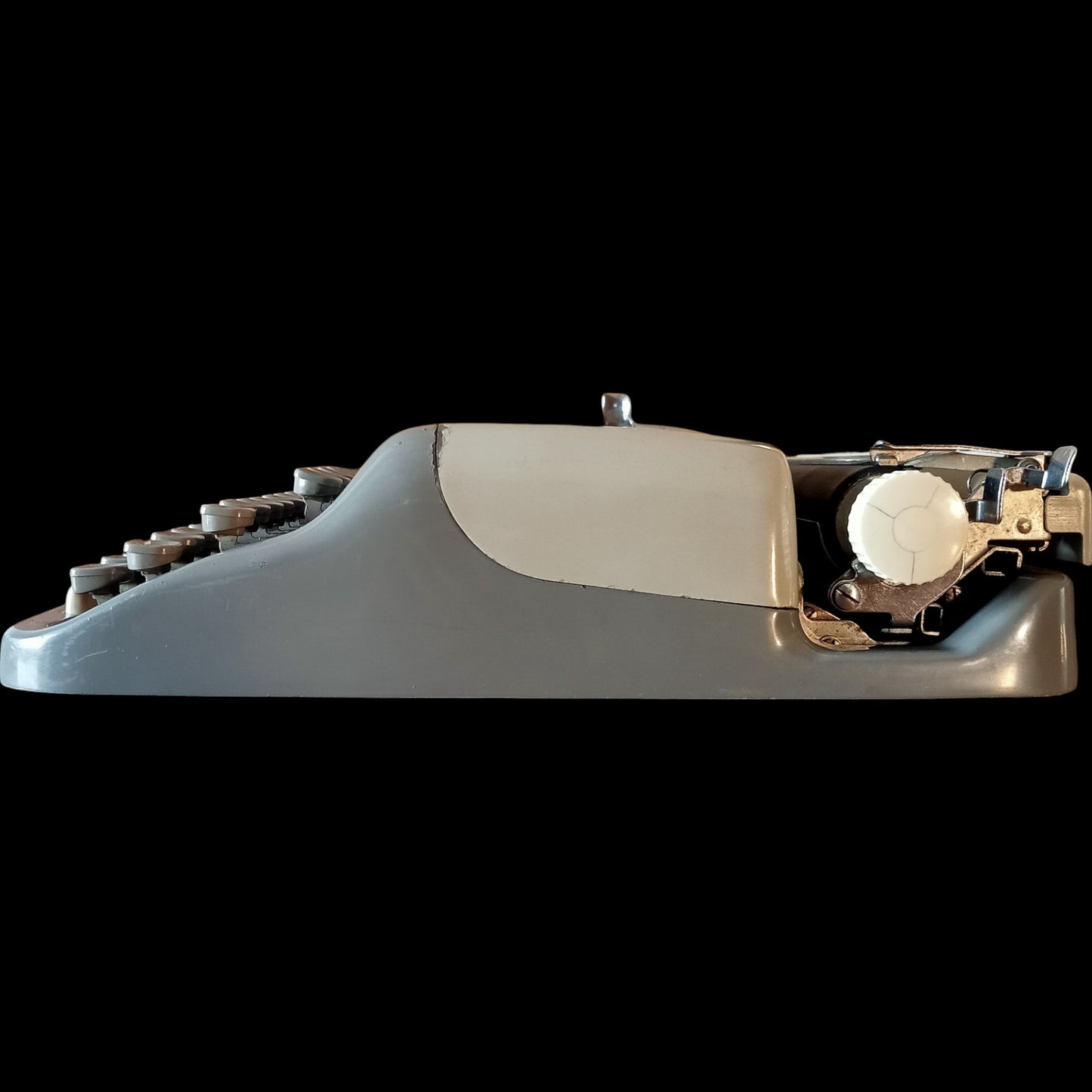 Image of Diplomat Super Typewriter. Available from universaltypewritercompany.in