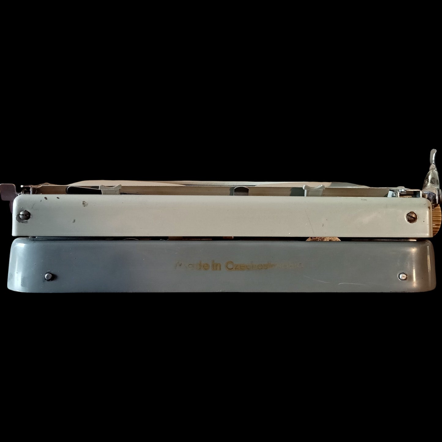 Image of Diplomat Super Typewriter. Available from universaltypewritercompany.in