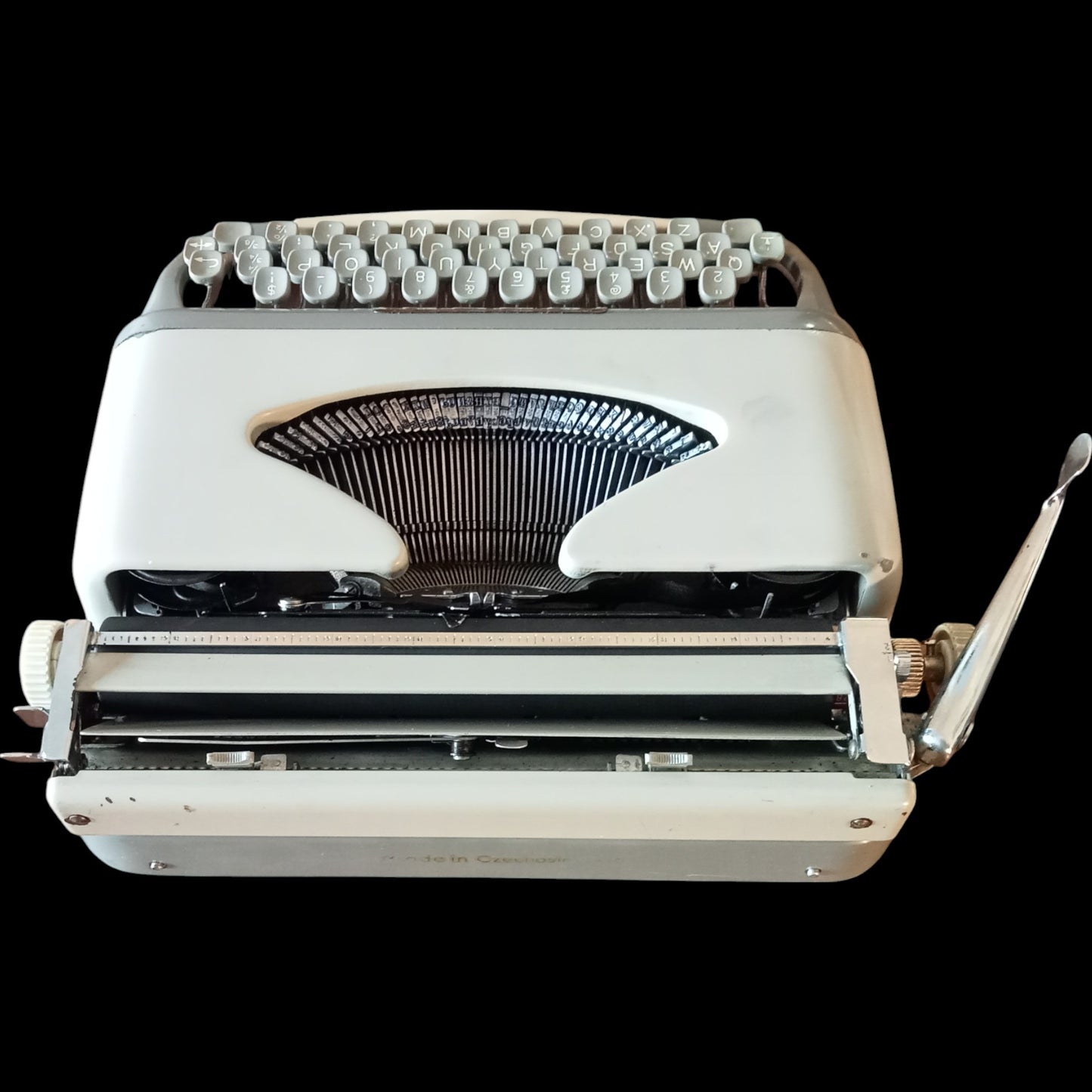 Image of Diplomat Super Typewriter. Available from universaltypewritercompany.in
