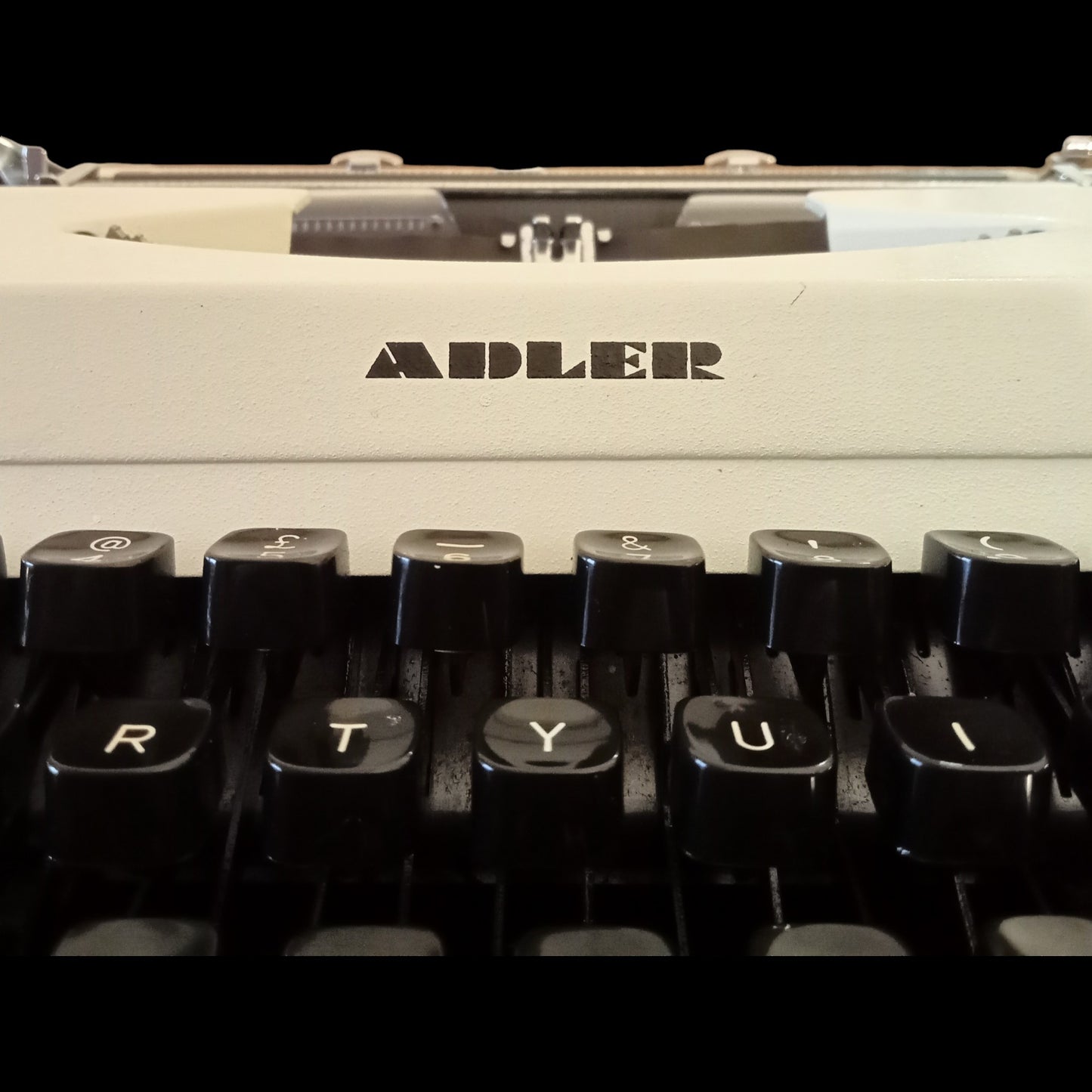 Image of Adler Typewriter. Available from universaltypewritercompany.in